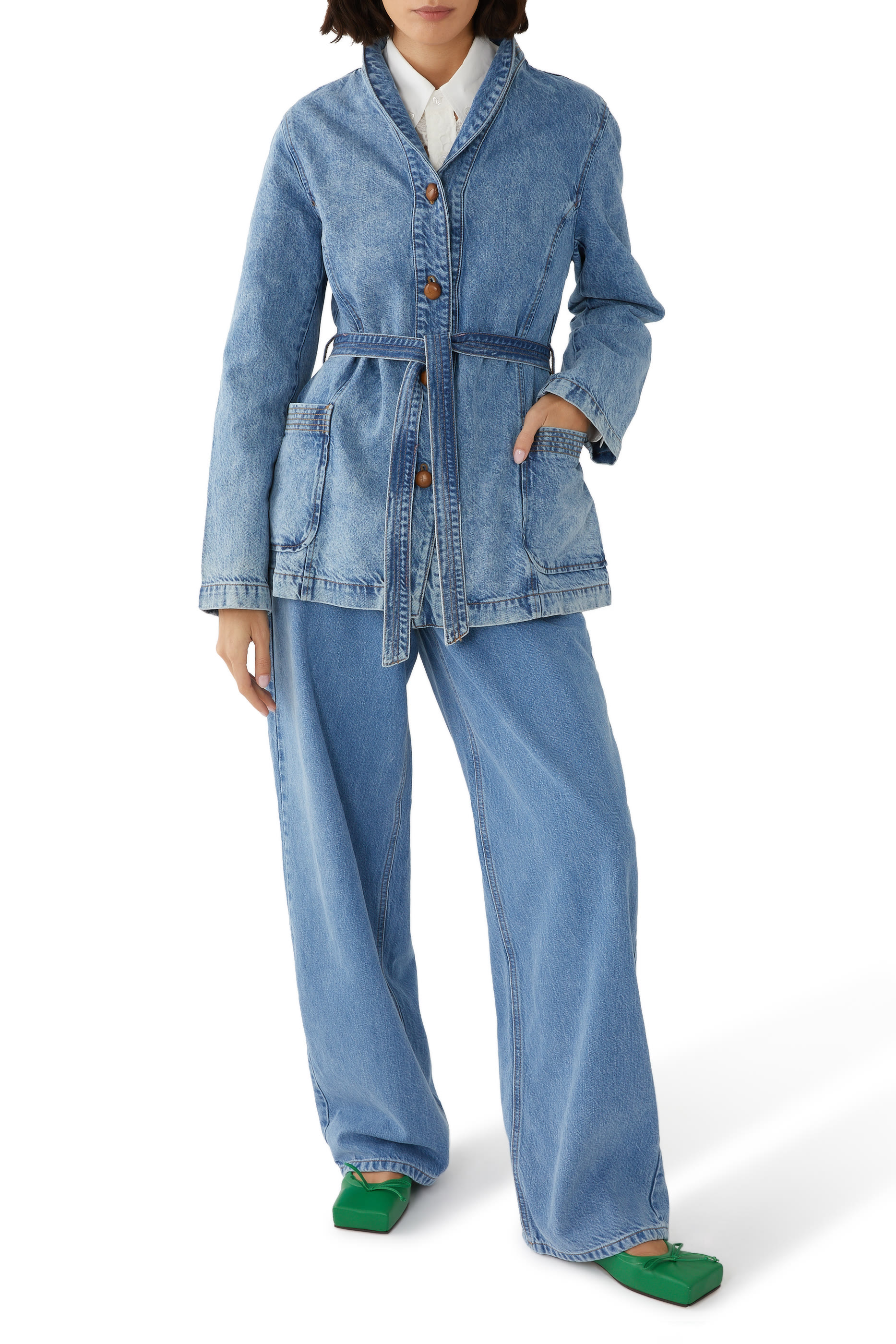 حذاء بالرينا بنعل مسطح بتصميم مربع