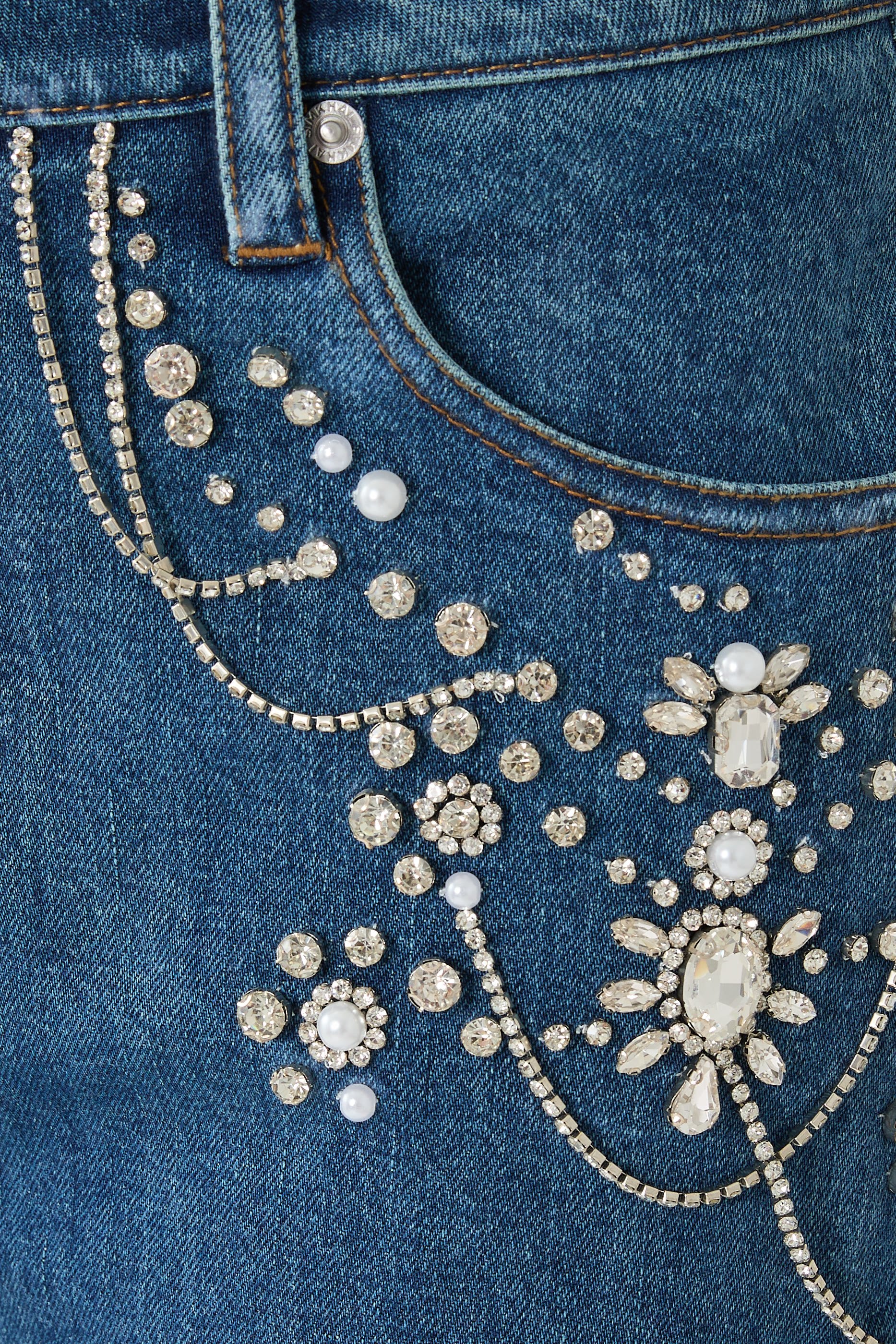 بنطال جينز جود قصير مطرز