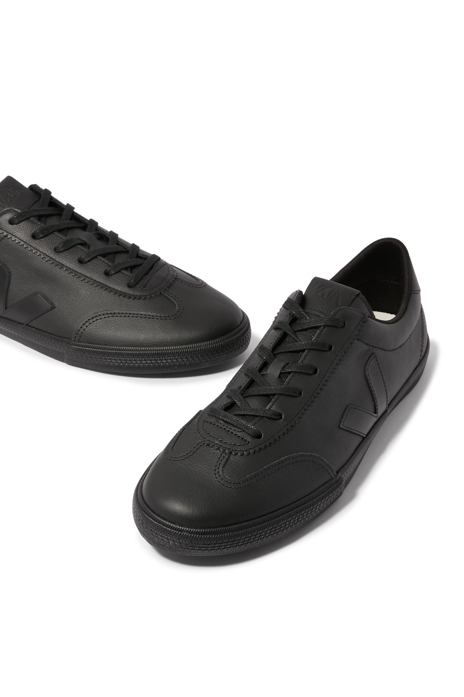 سنيكرز فولي بشعار الماركة