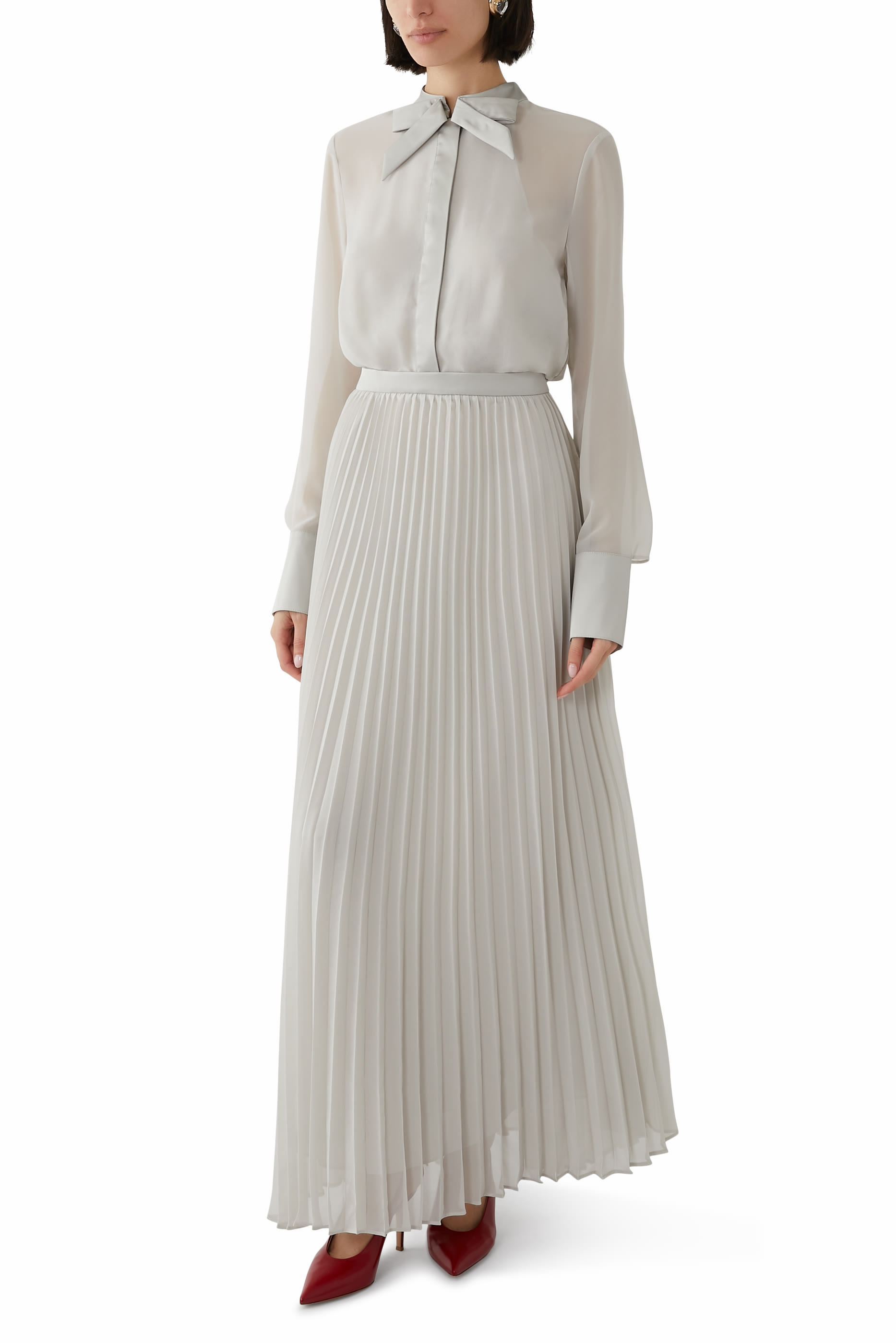 فستان طويل بطيّات جورجيت تقني