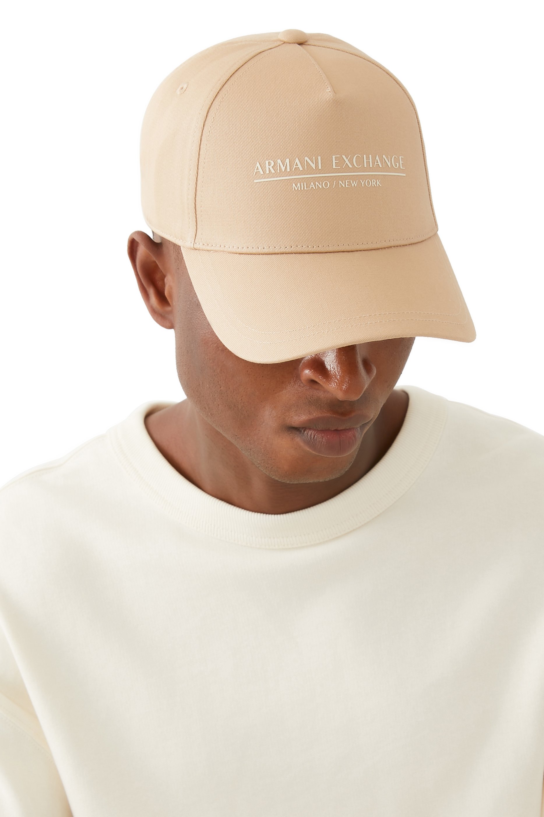 كاب بشعار الماركة