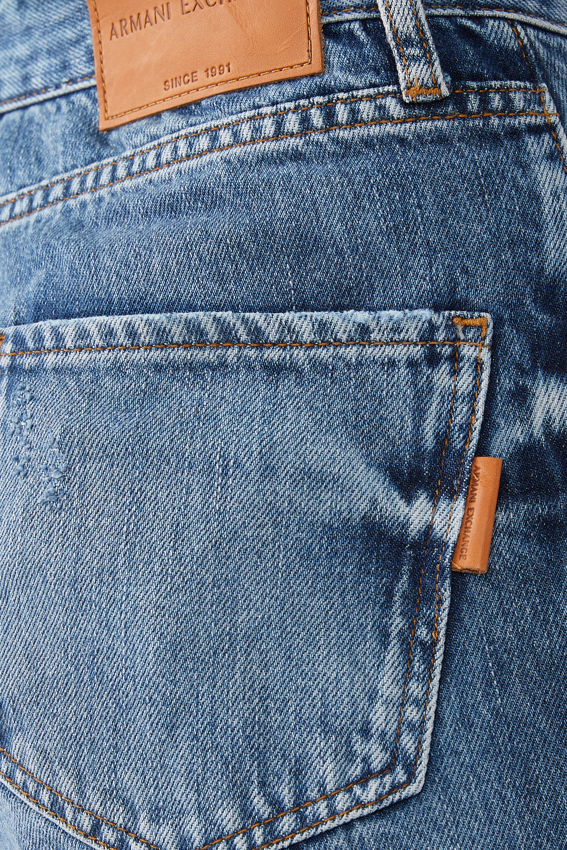 بنطال جينز بويفريند بقصة قصيرة بخمسة جيوب