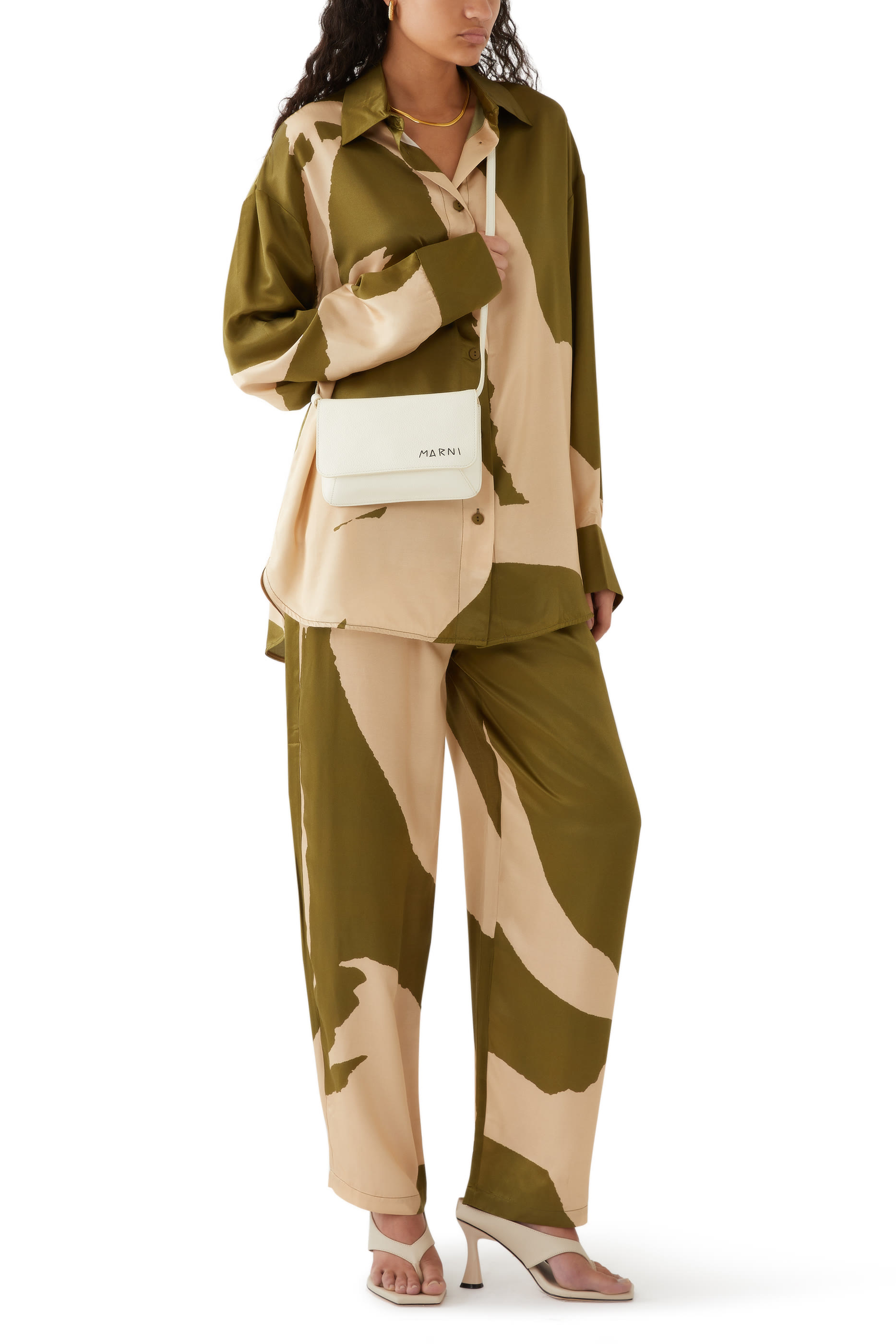 حقيبة كتف مطرزة جلد