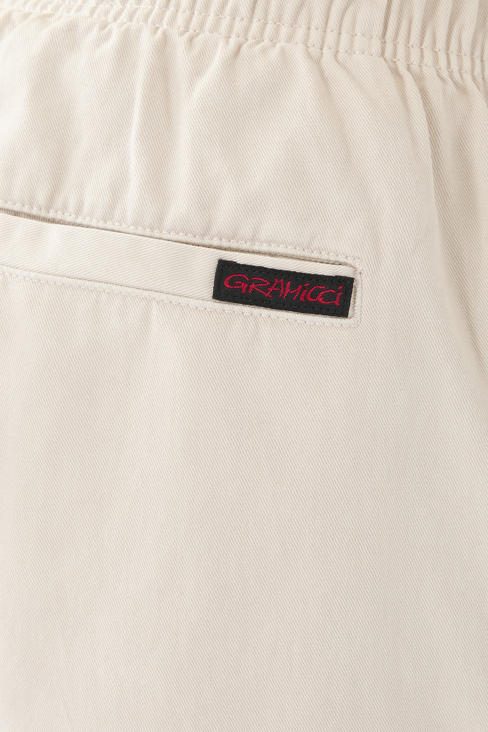 بنطال بقصة ساق مستقيمة