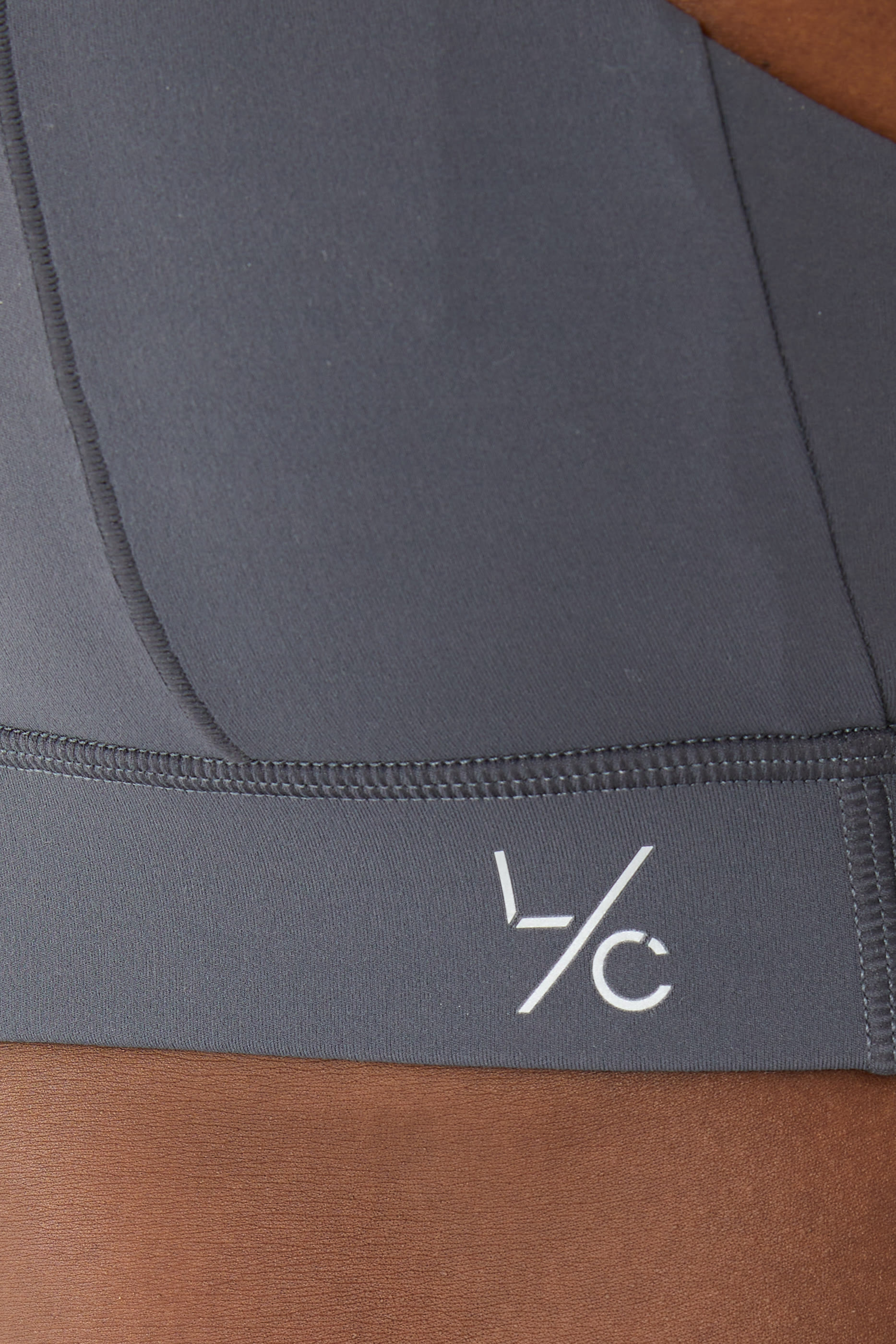 حمالة صدر رياضية إلفيت لايف بأربطة متقاطعة في الخلف