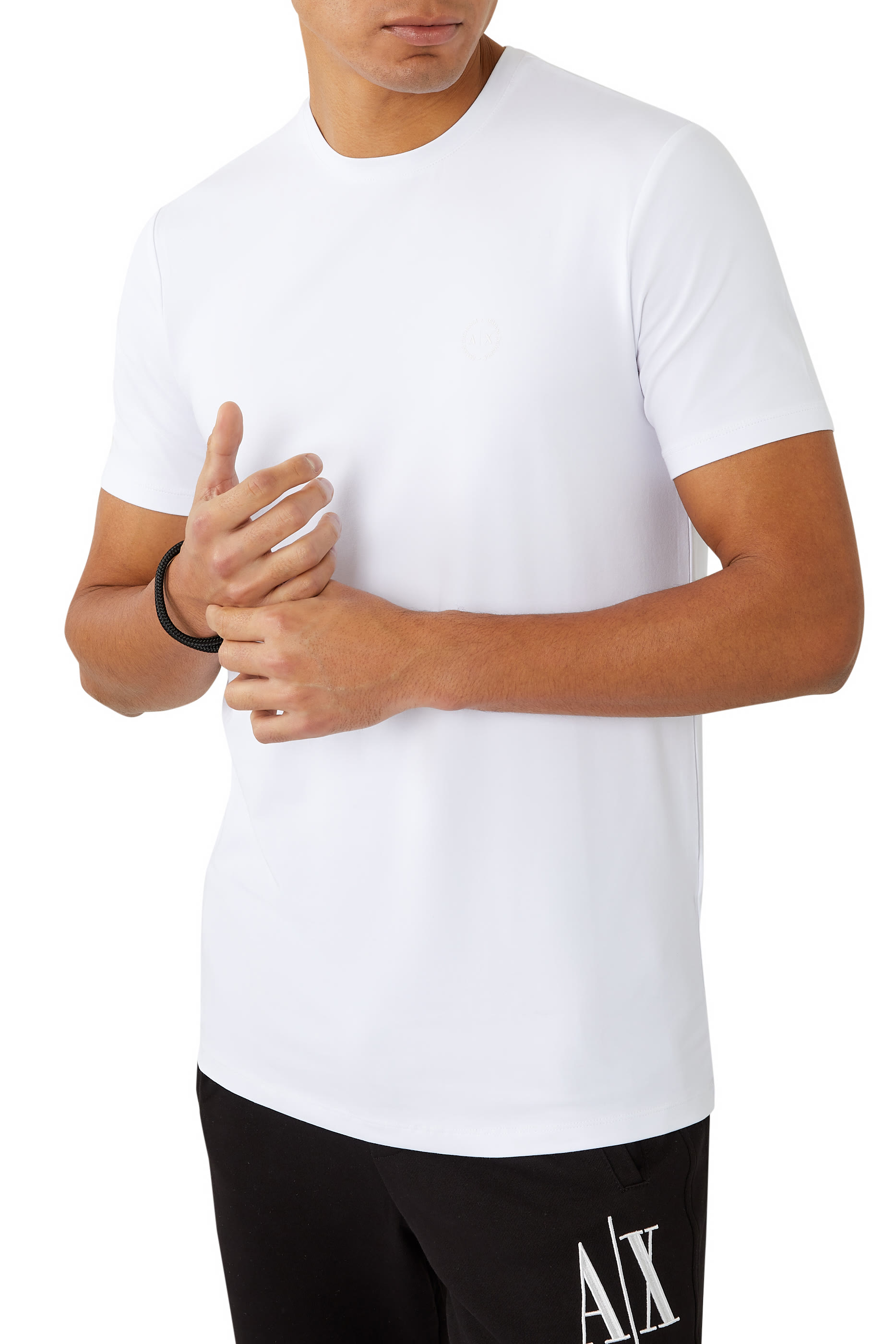 تيشيرت بشعار الماركة بتصميم دائري