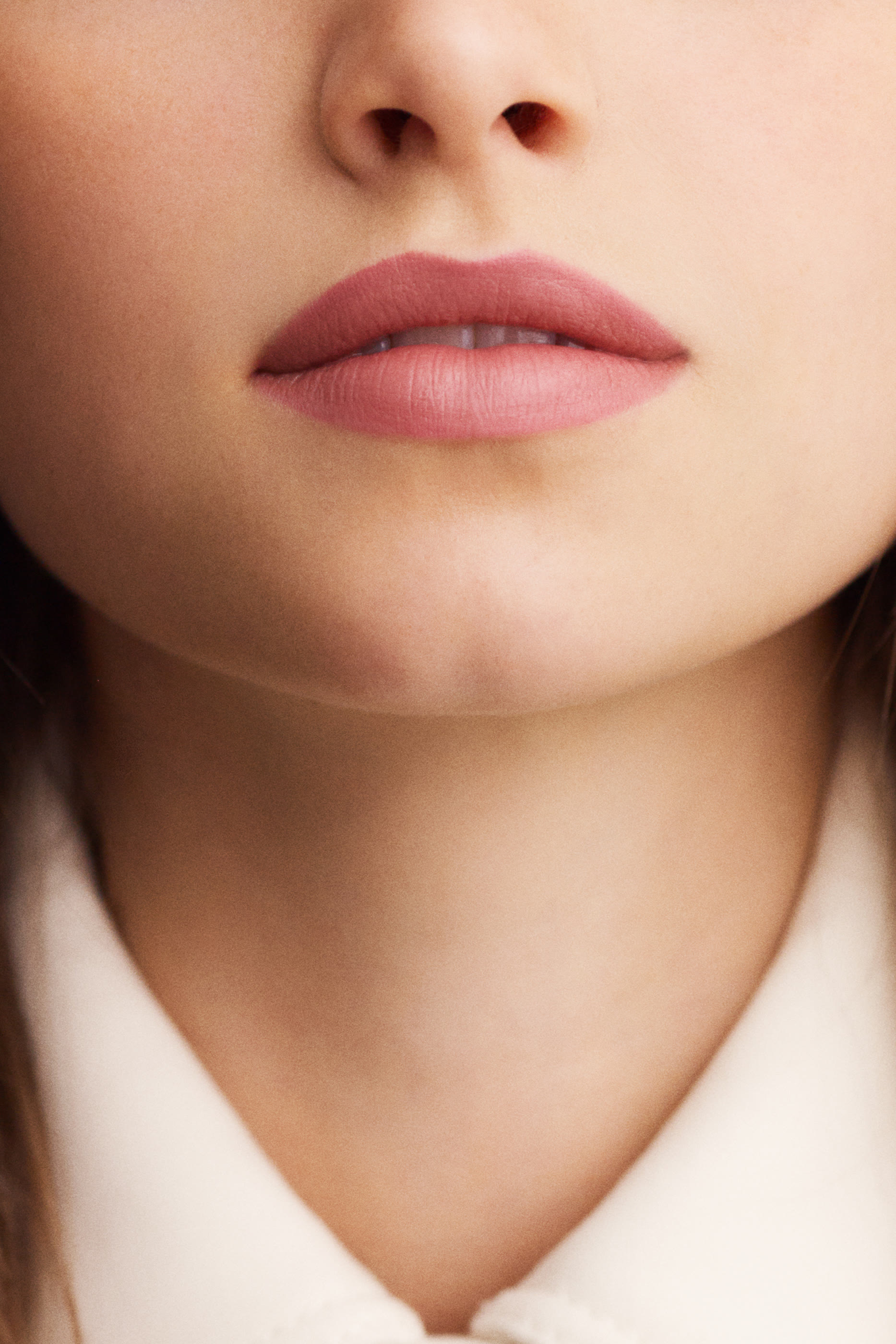 أحمر شفاه روج غير لامع درجة روز نوي