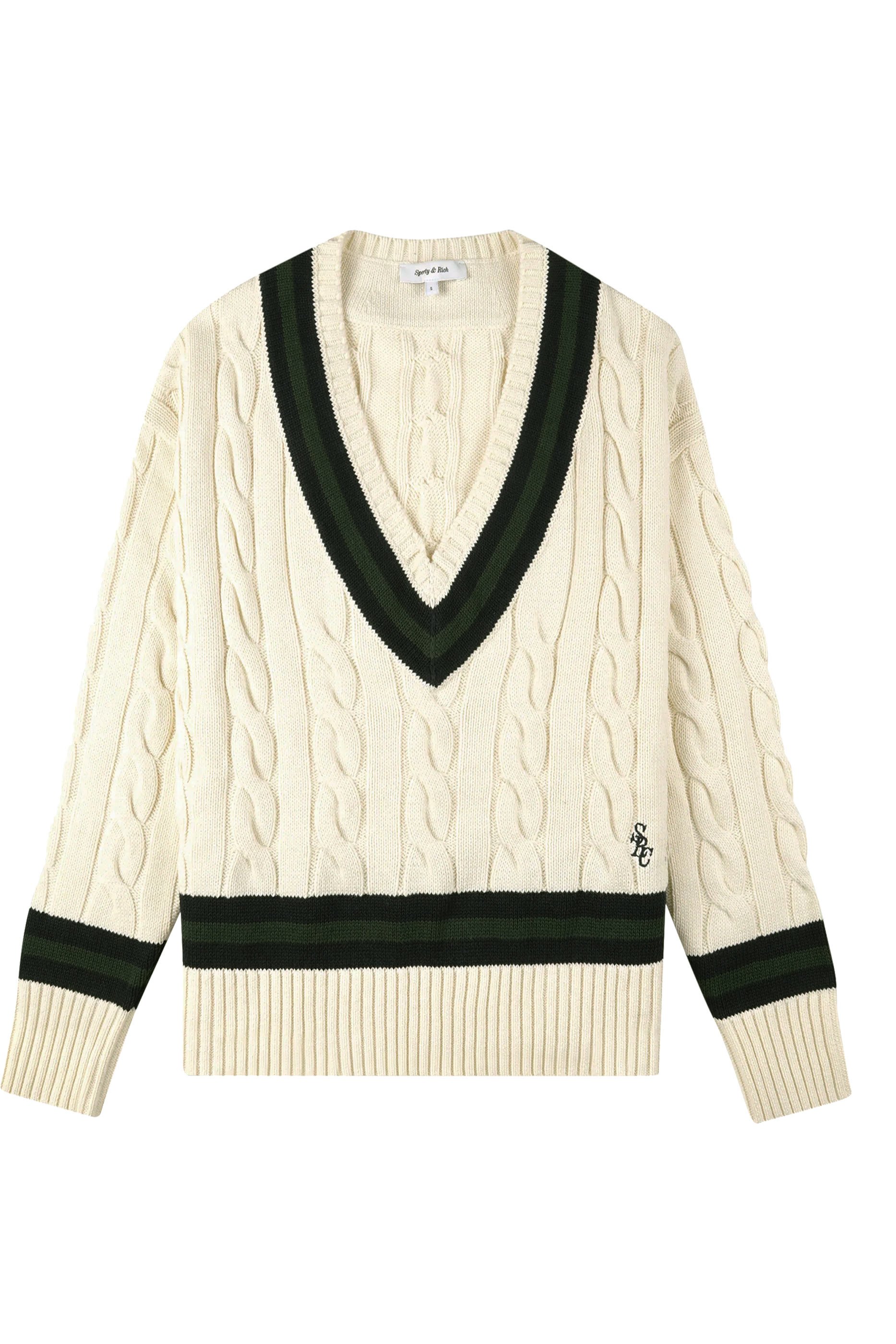 كنزة بغرزة الضفيرة، ياقة V وشعار الماركة