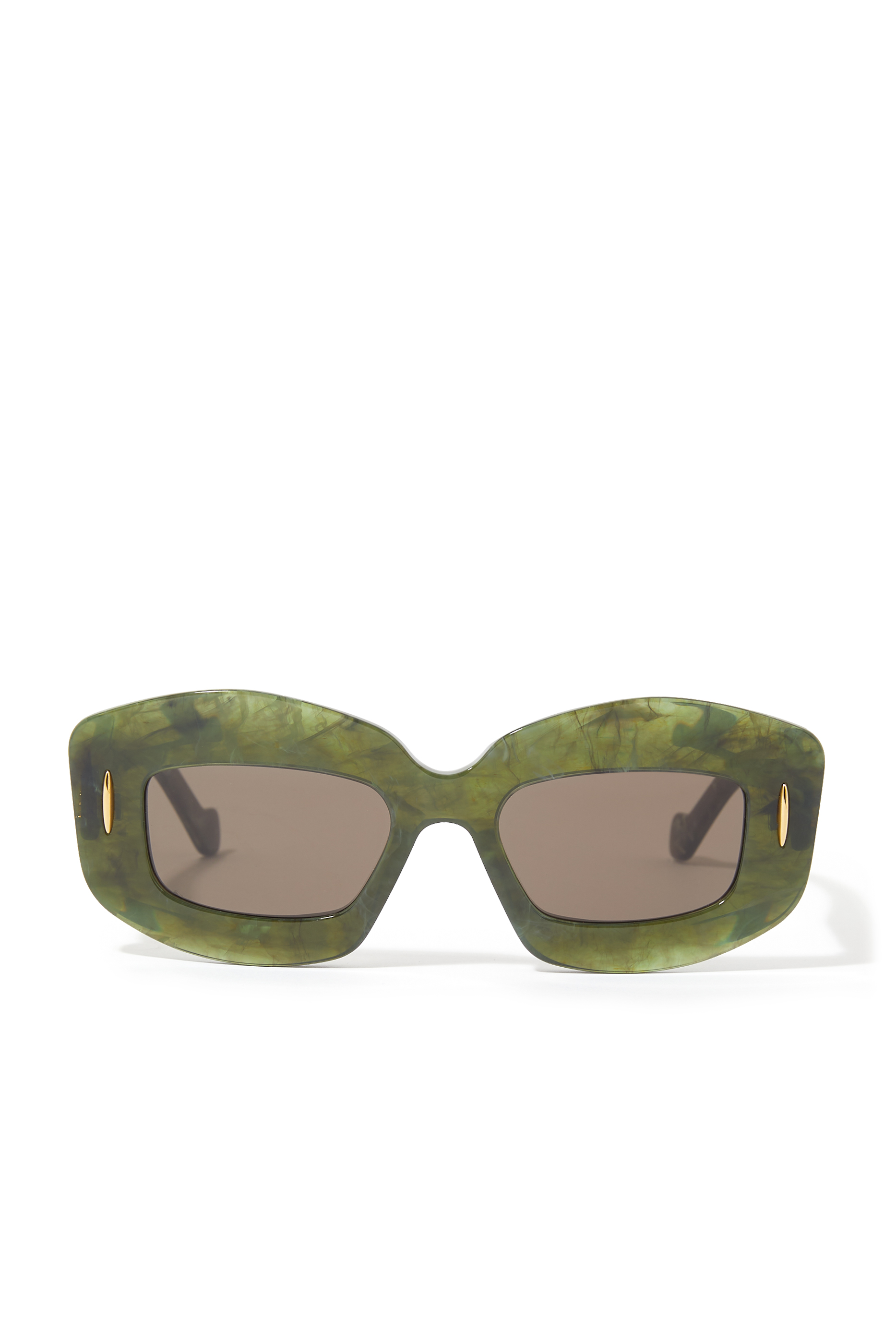 نظارة شمسية بإطار سميك وشعار الماركة