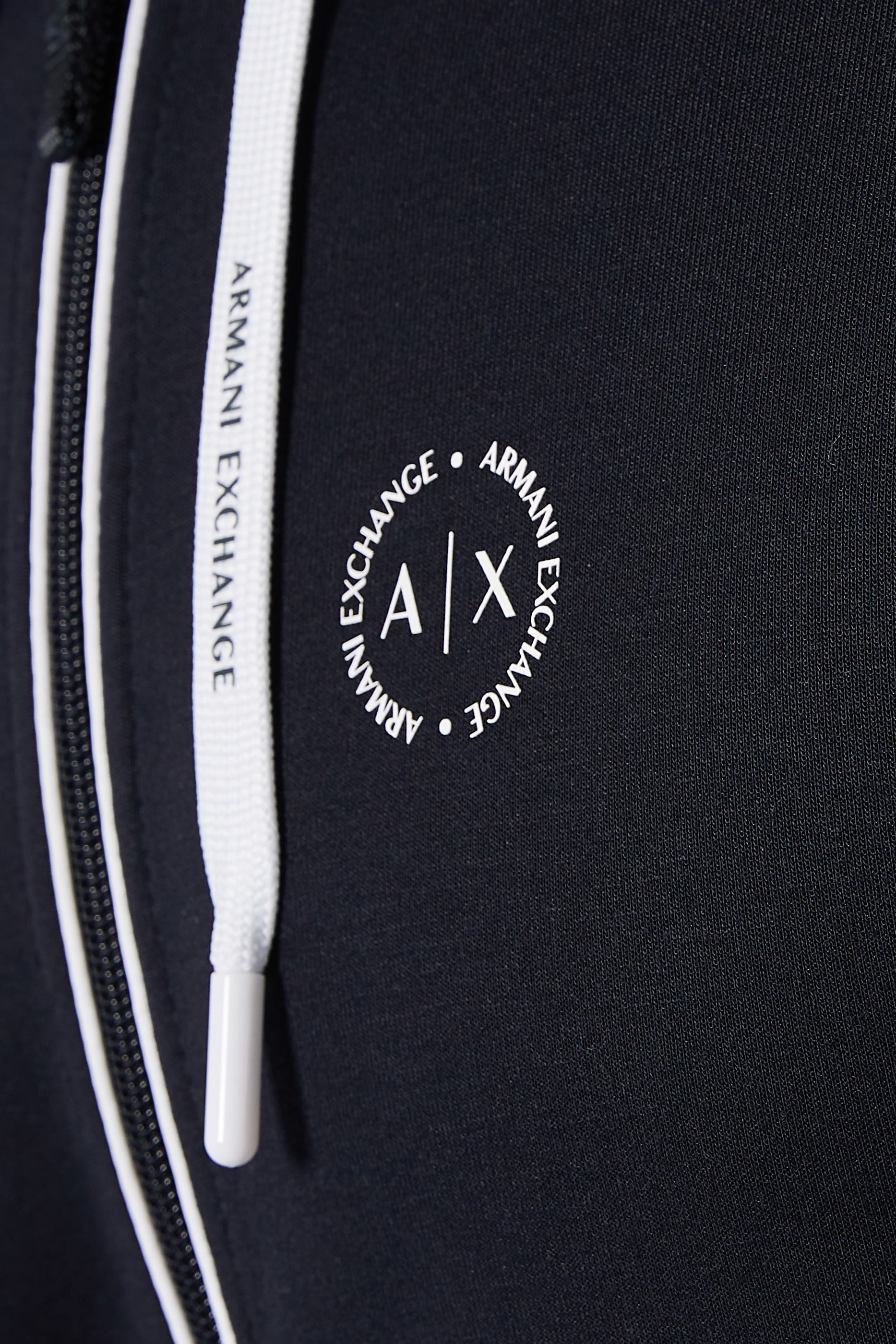 كنزة بغطاء رأس قطن وفيسكوز وشعار الماركة بتصميم دائري