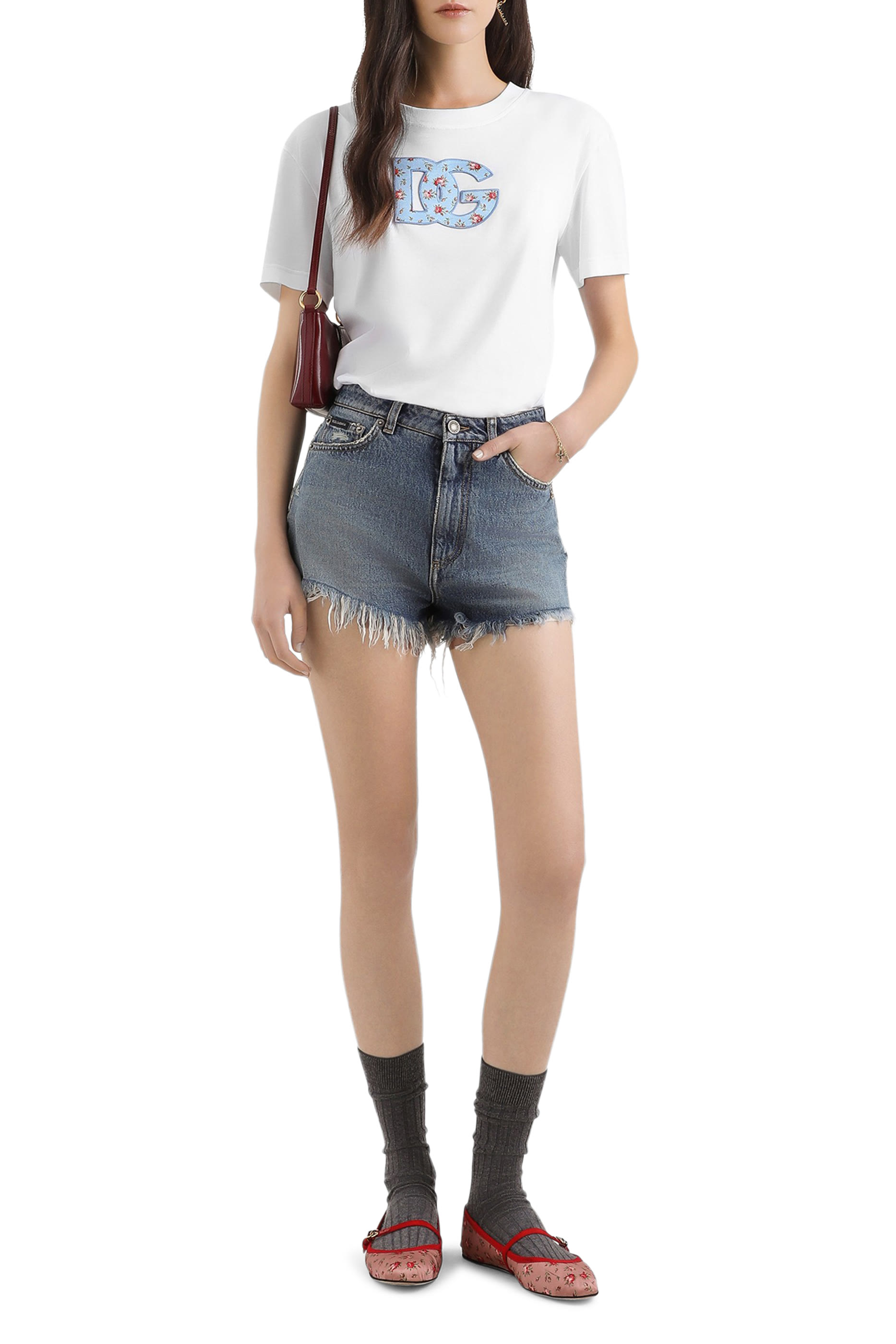 تيشيرت مزين بشعار الماركة