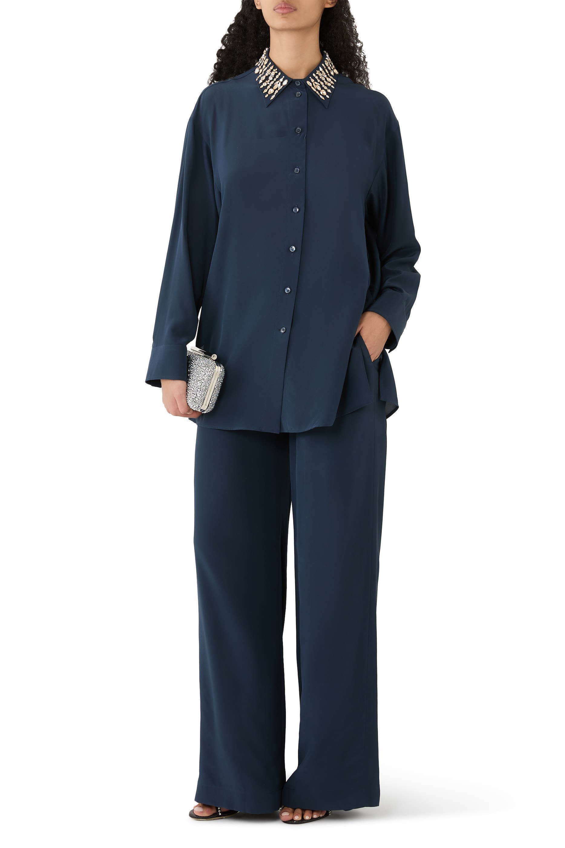 قميص بقصة فضفاضة