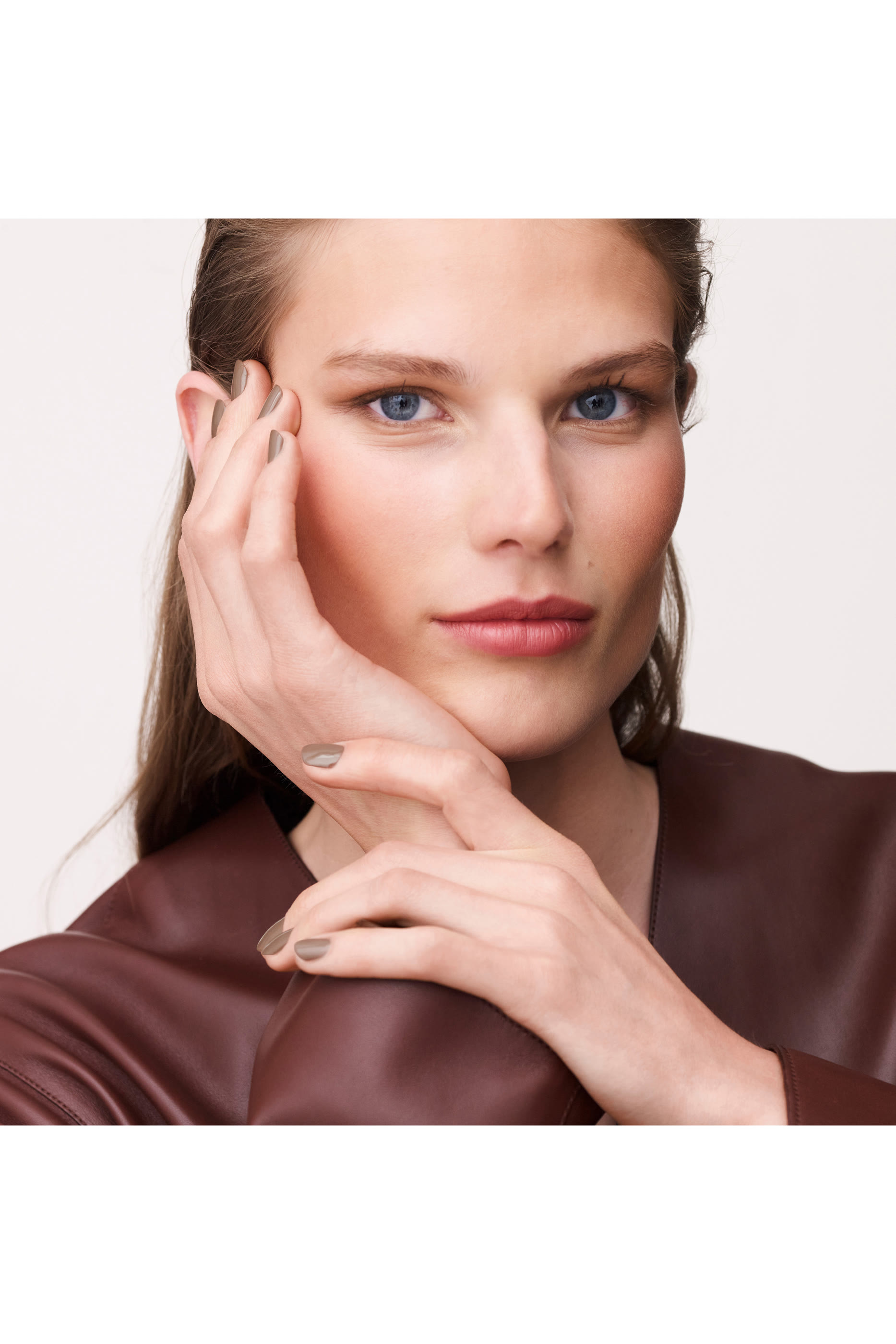 أيدي Herm&egrave;s, طلاء الأظافر,البنّي الرّمادي