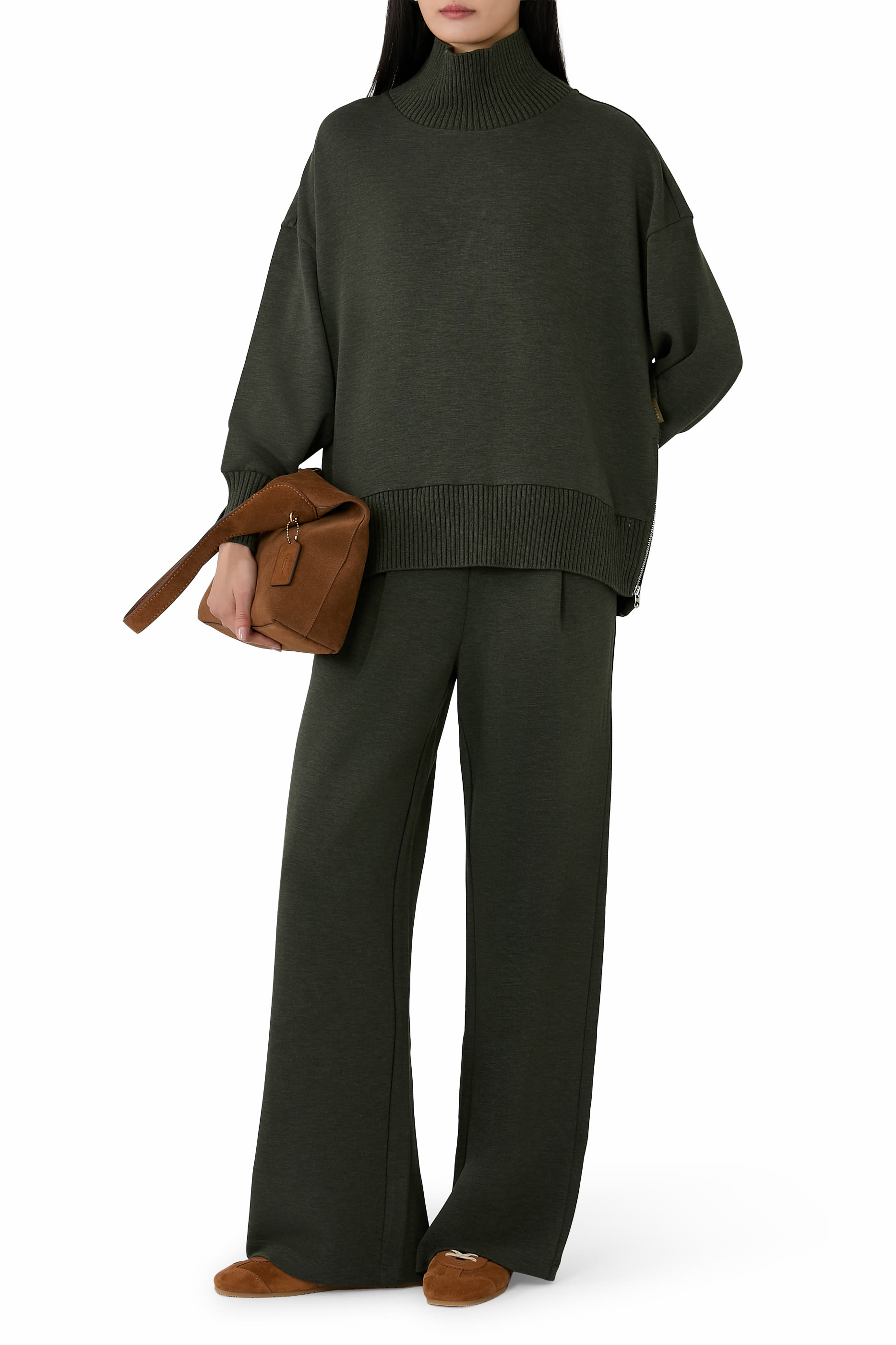 بنطال بقصة ساق واسعة للغاية