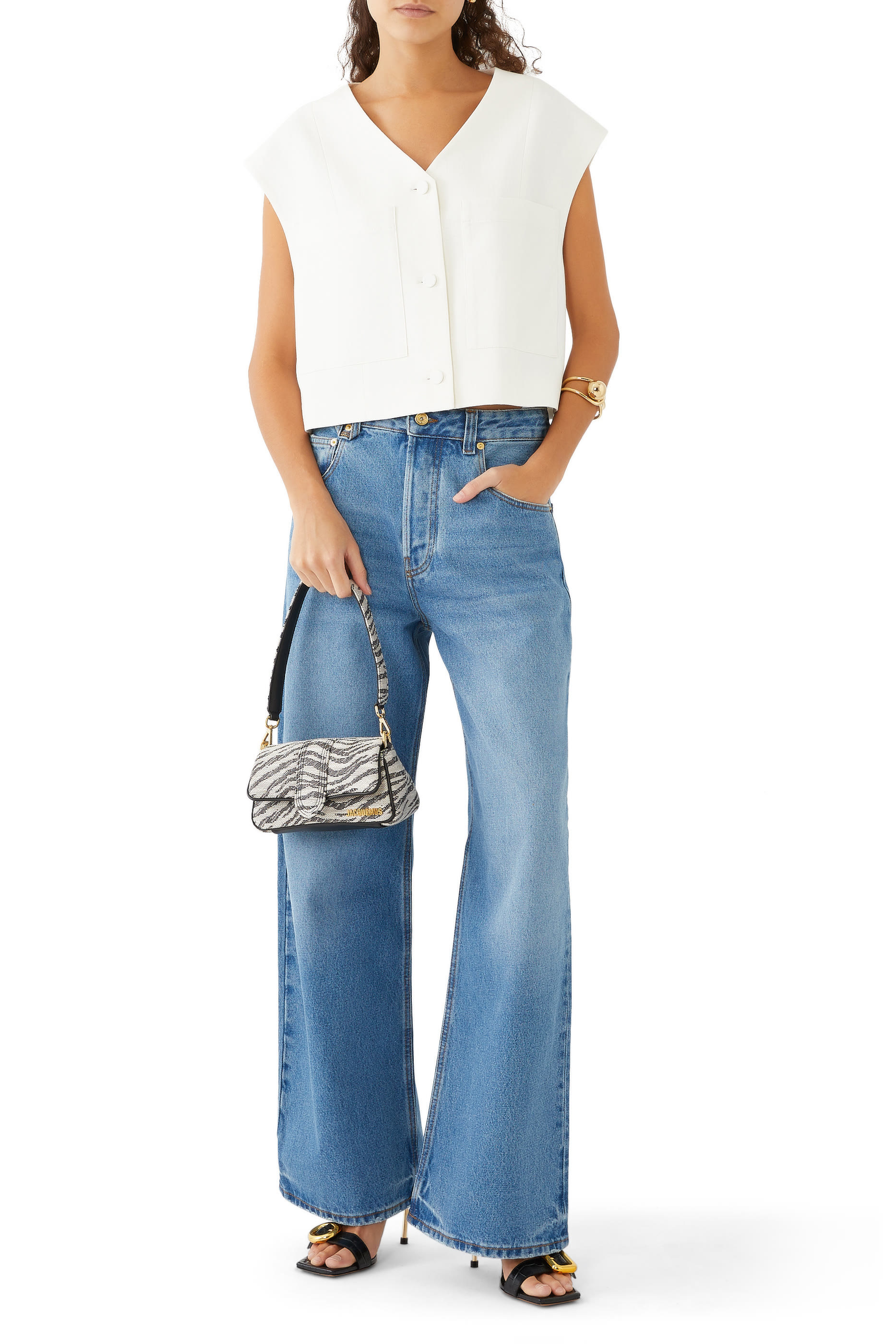 بنطال بقصة ساق واسعة