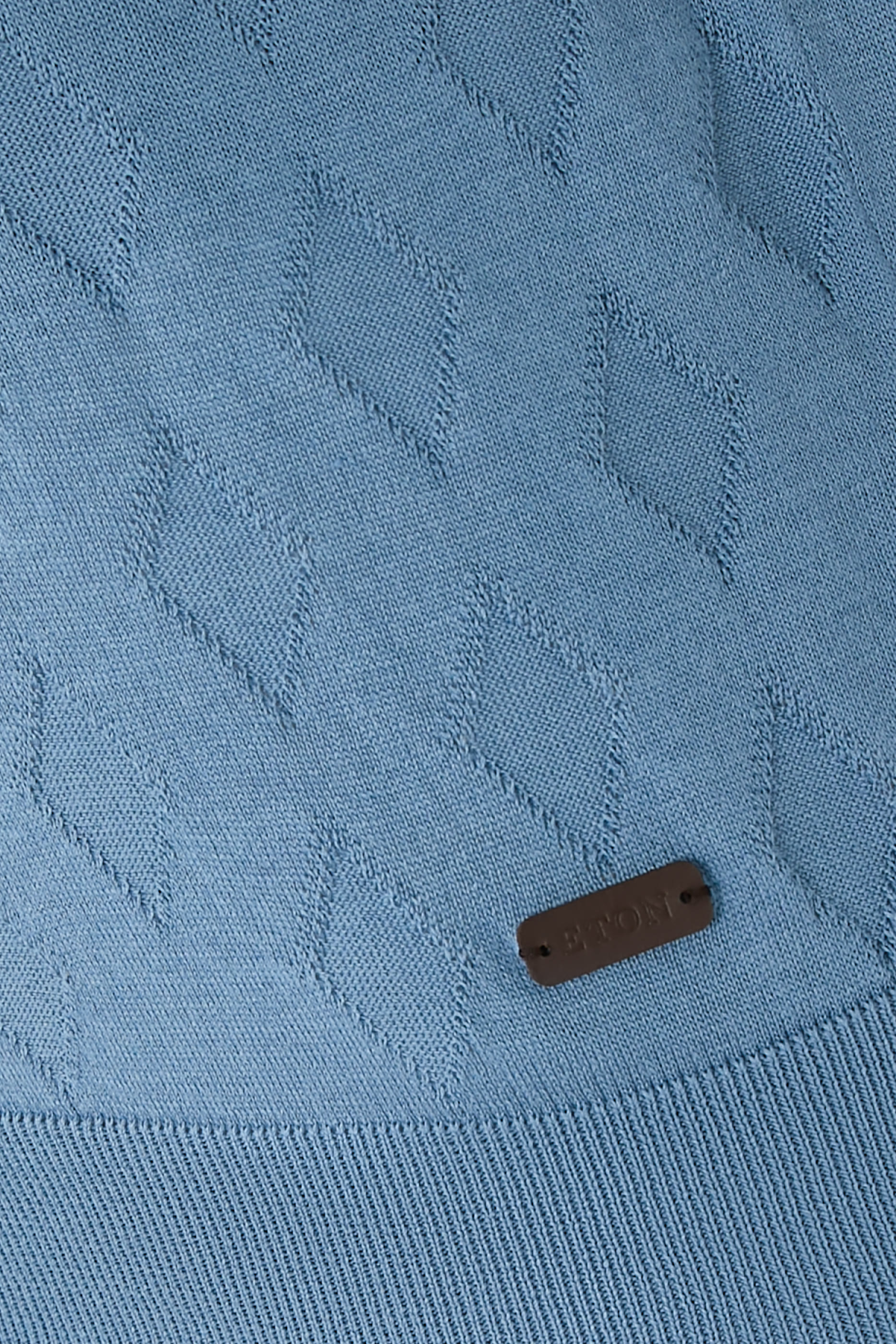 قميص بولو بياقة مفتوحة