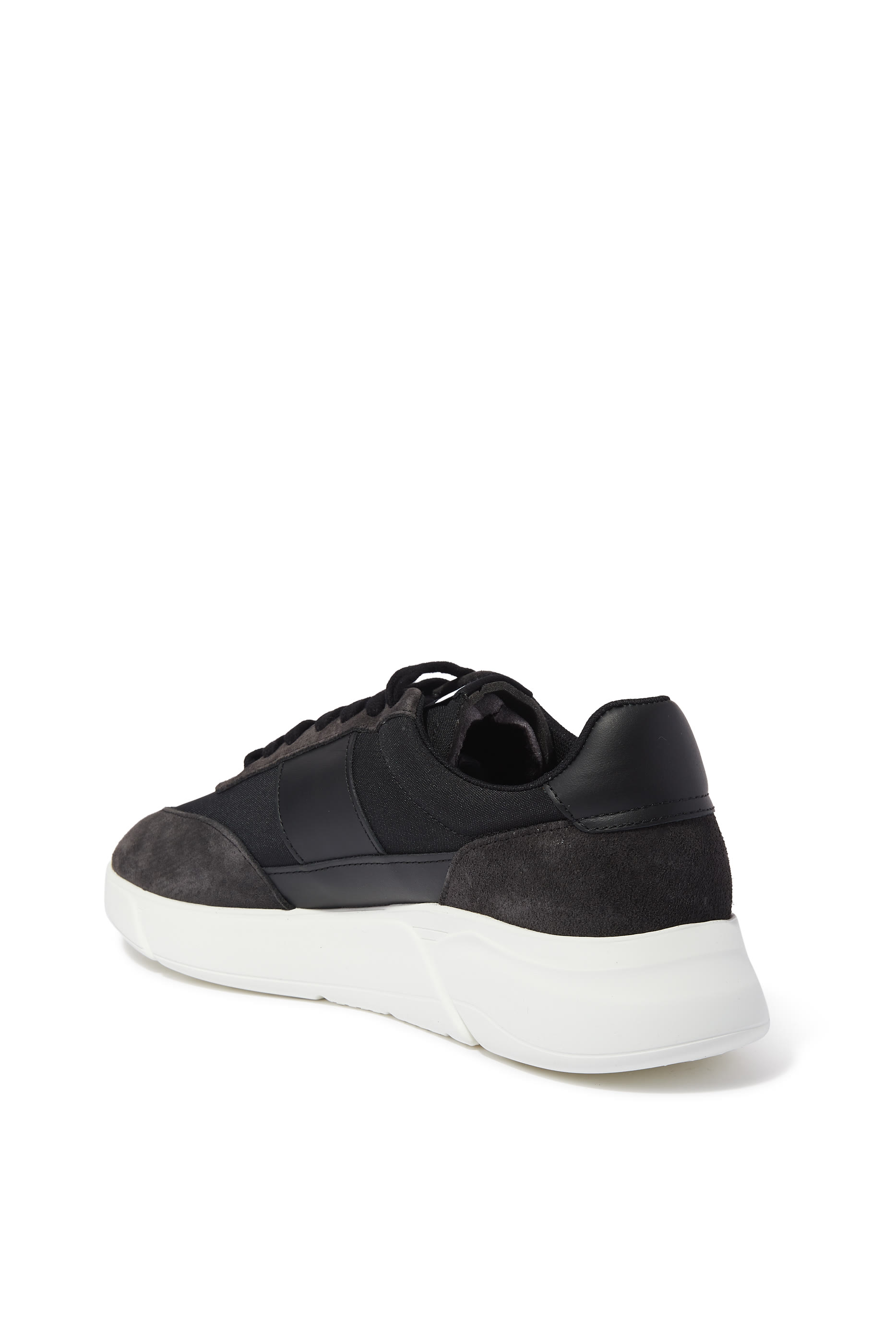 سنيكرز جينسس للجري بتصميم كلاسيكي