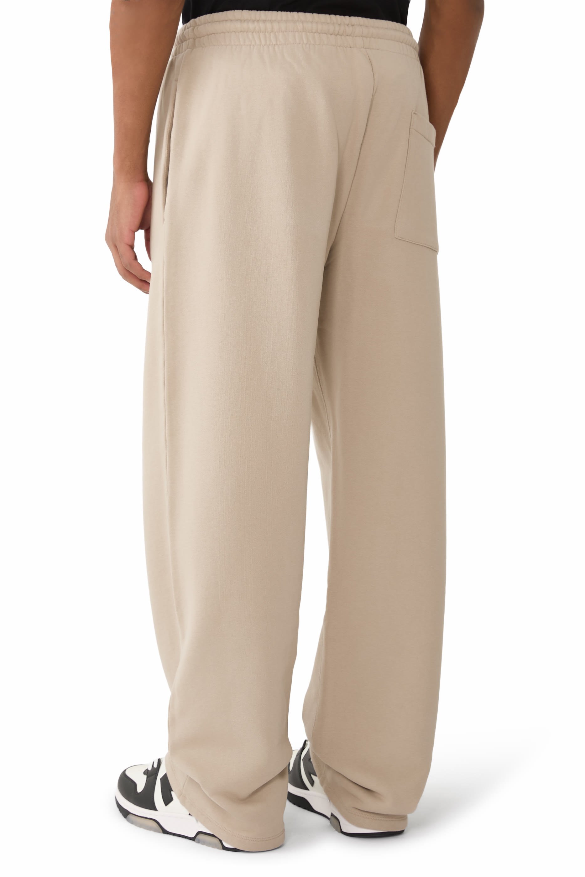 بنطال رياضي بشعار الماركة