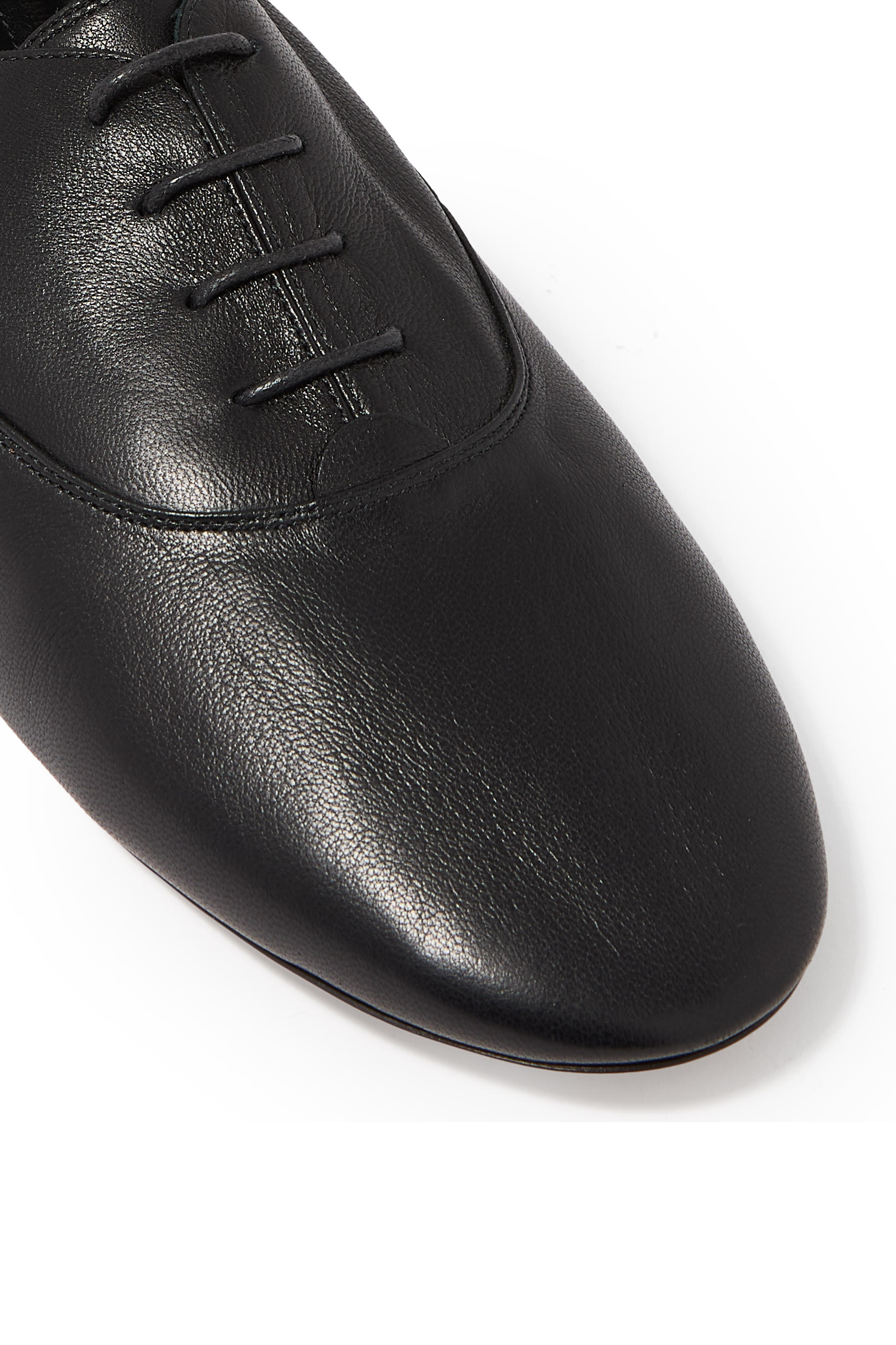 سنيكرز برباط جلد