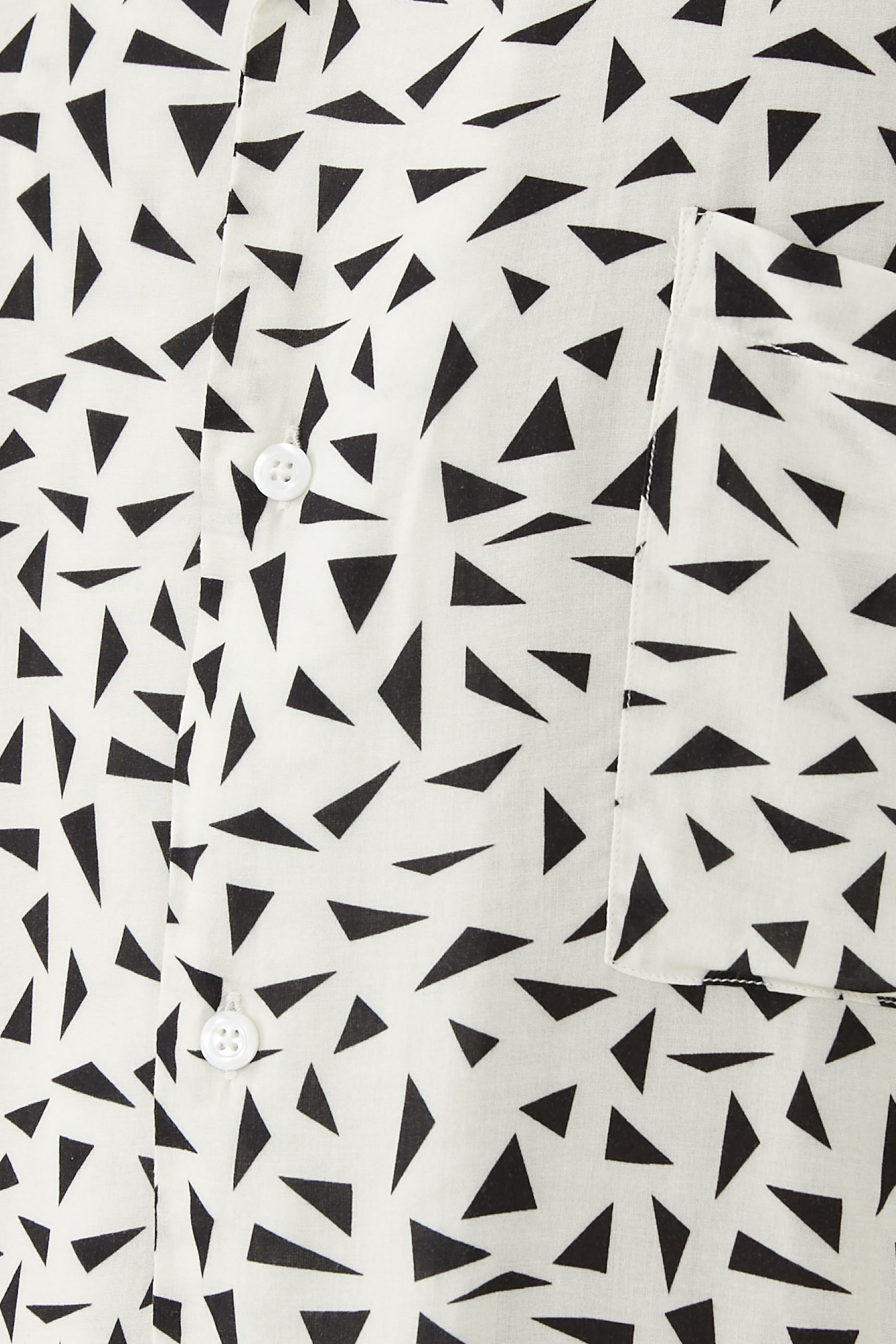 قميص بياقة مطوية