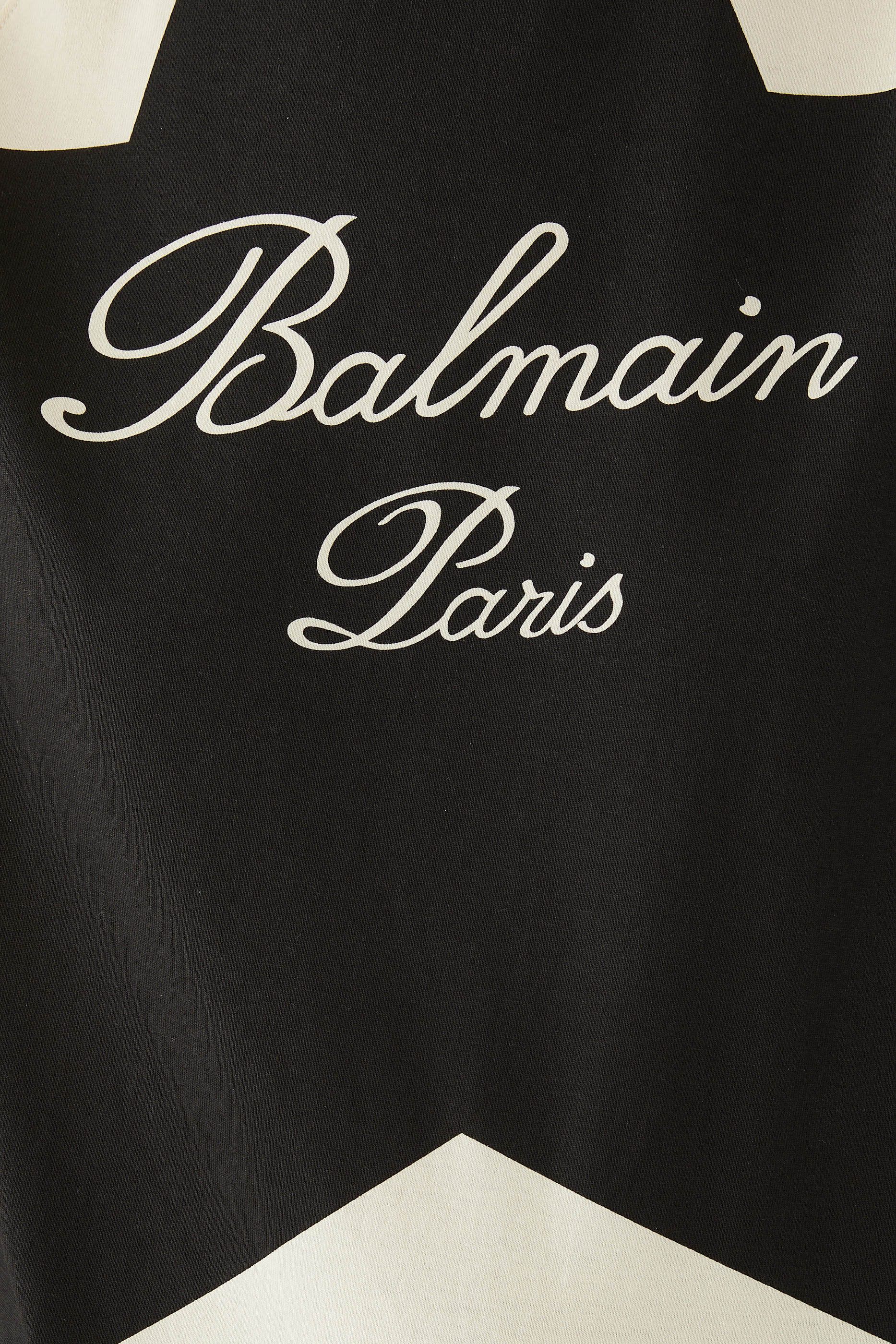 تيشيرت قصير بشعار الماركة ونجوم