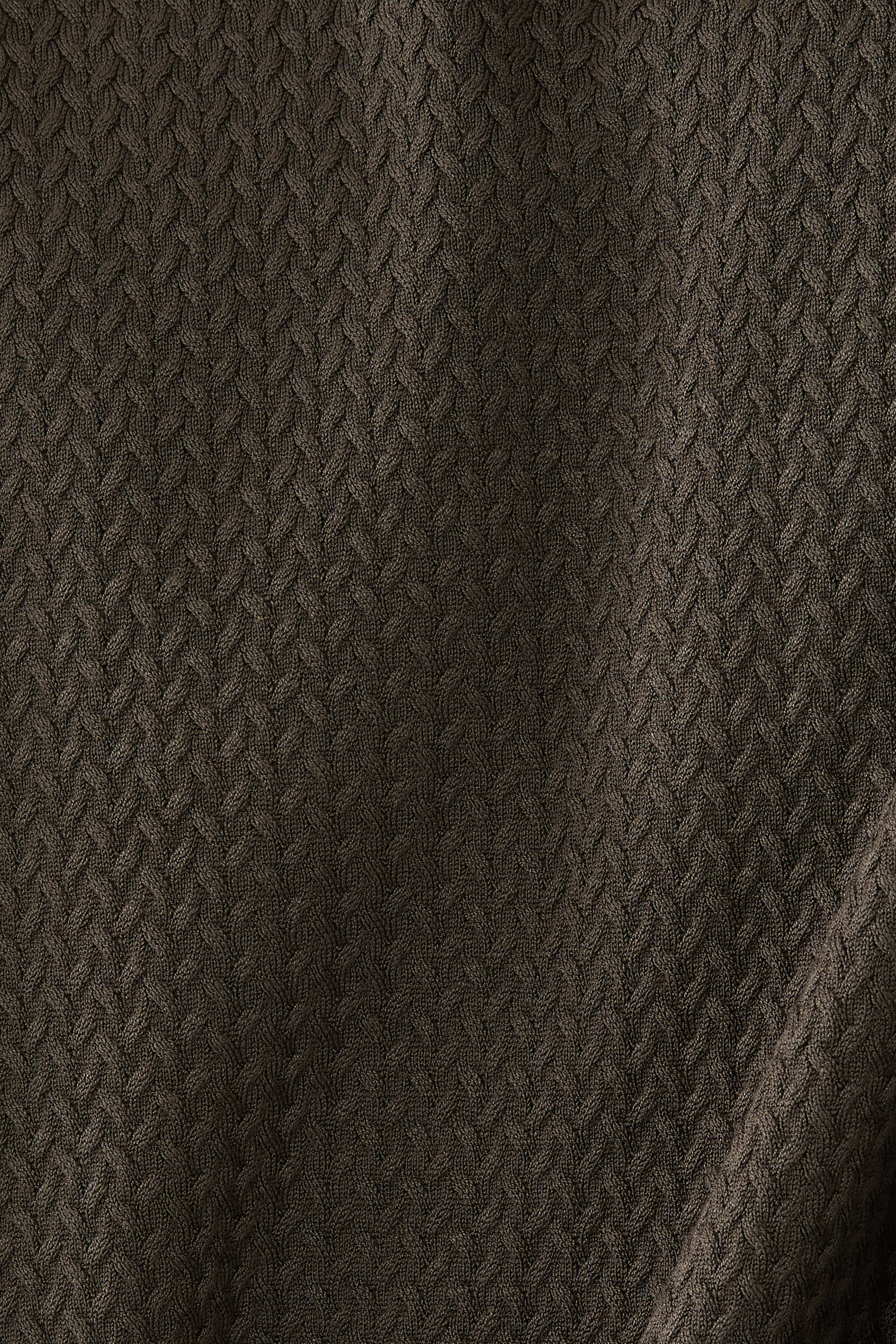 سترة بياقة ضيقة وأكمام طويلة