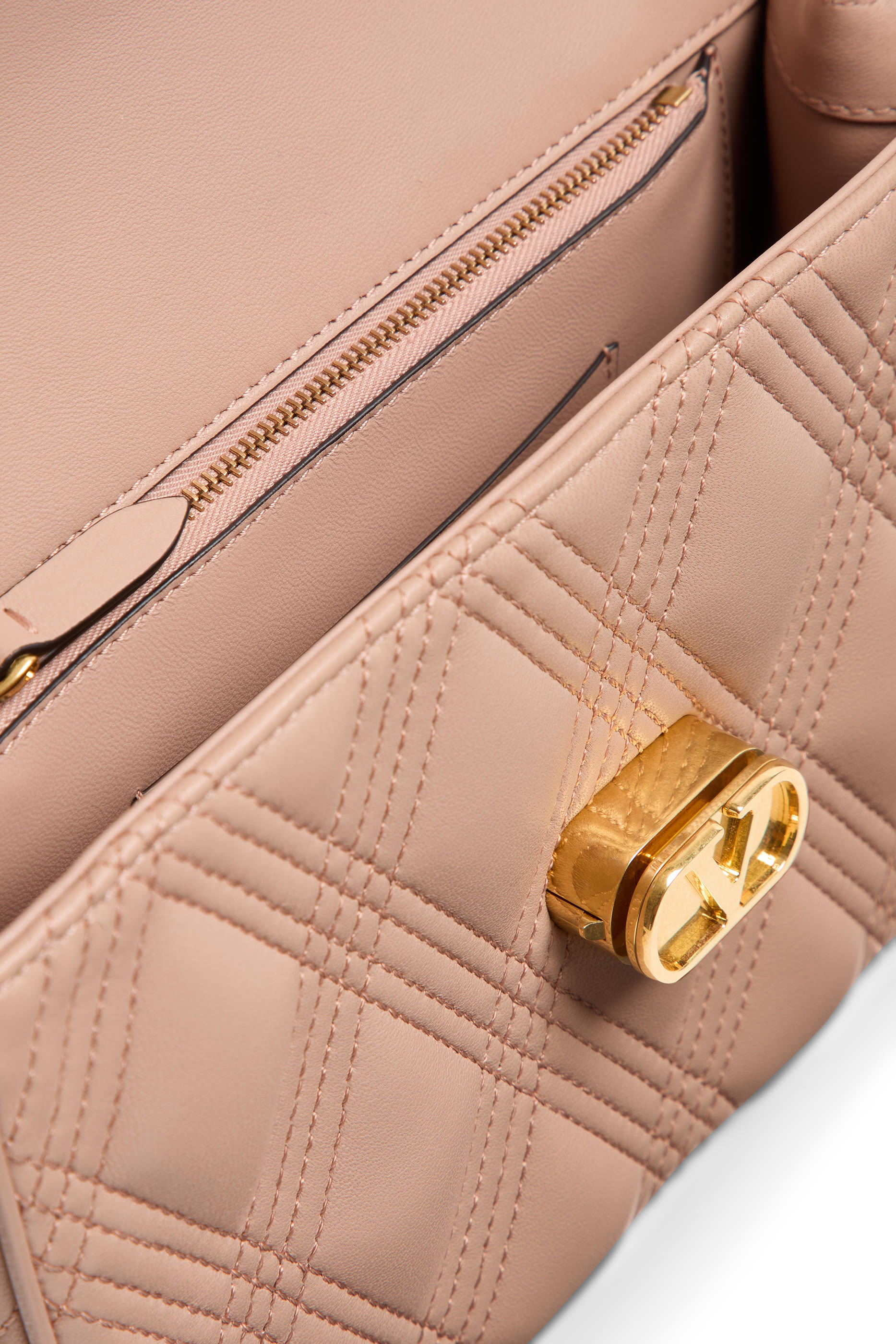 حقيبة كتف كويلتي 67 متوسطة