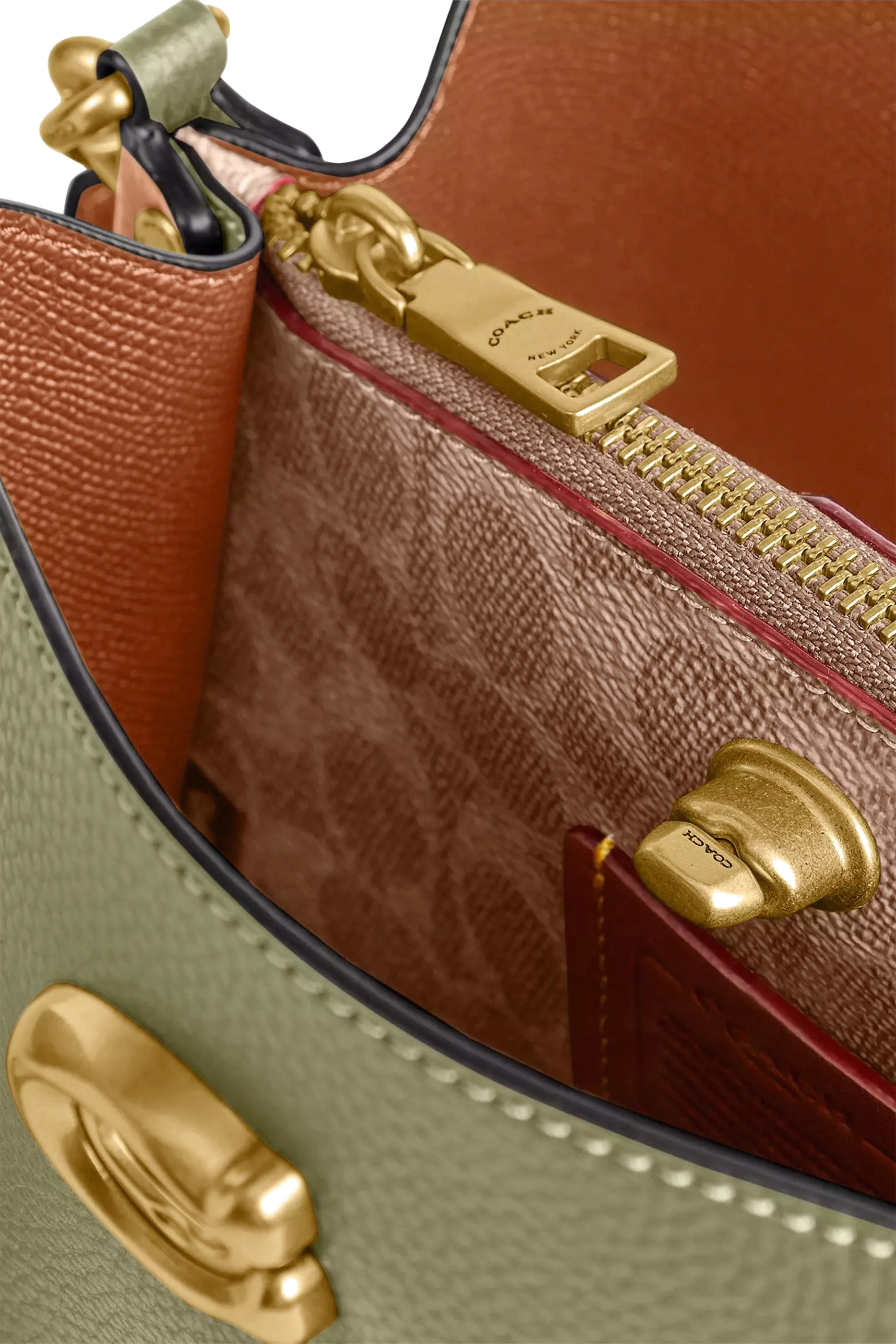 حقيبة كتف ويلو بتصميم مقسم بألوان قماش قنب بنقشة شعار الماركة