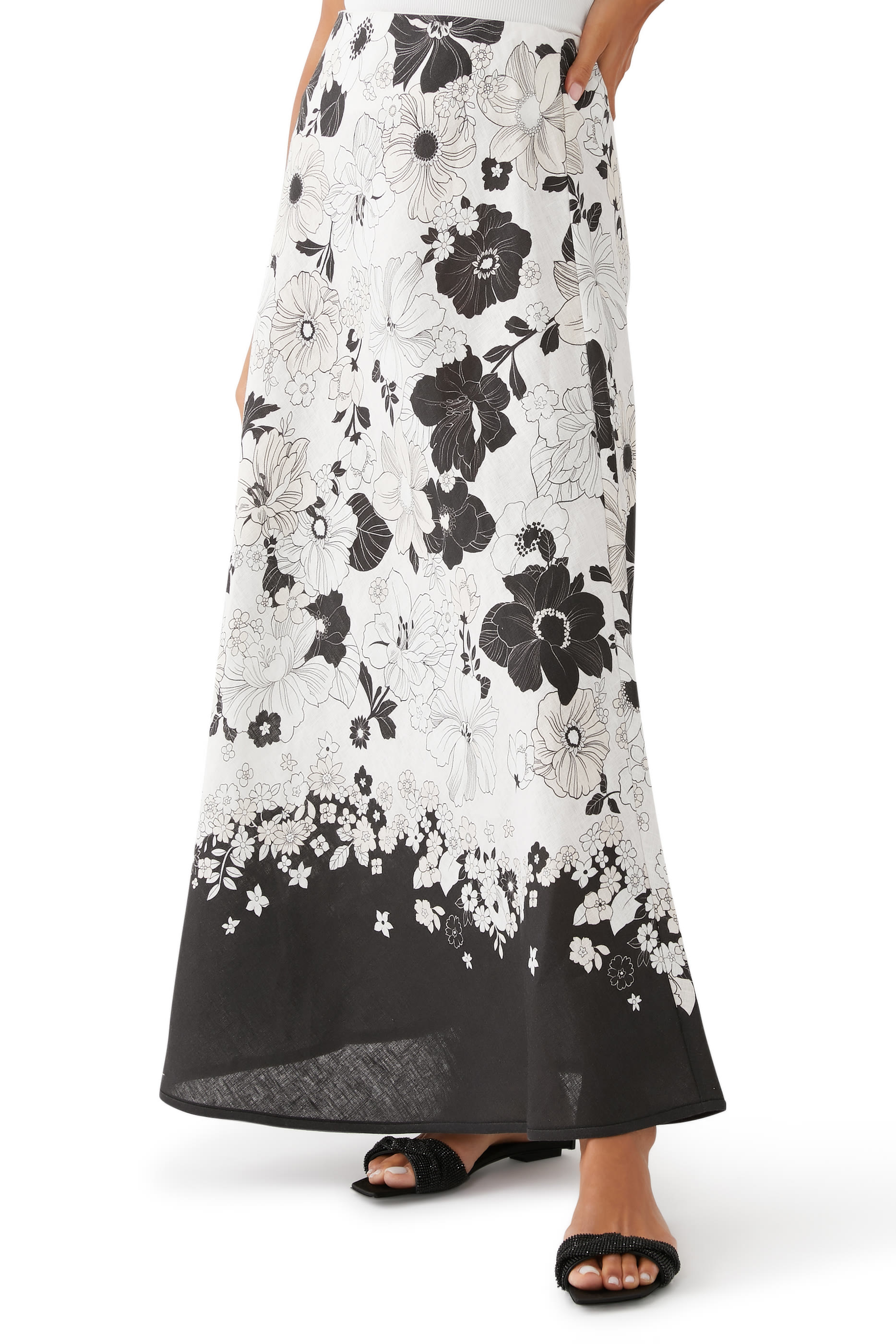 تنورة بوب بقصة مائلة متوسطة الطول