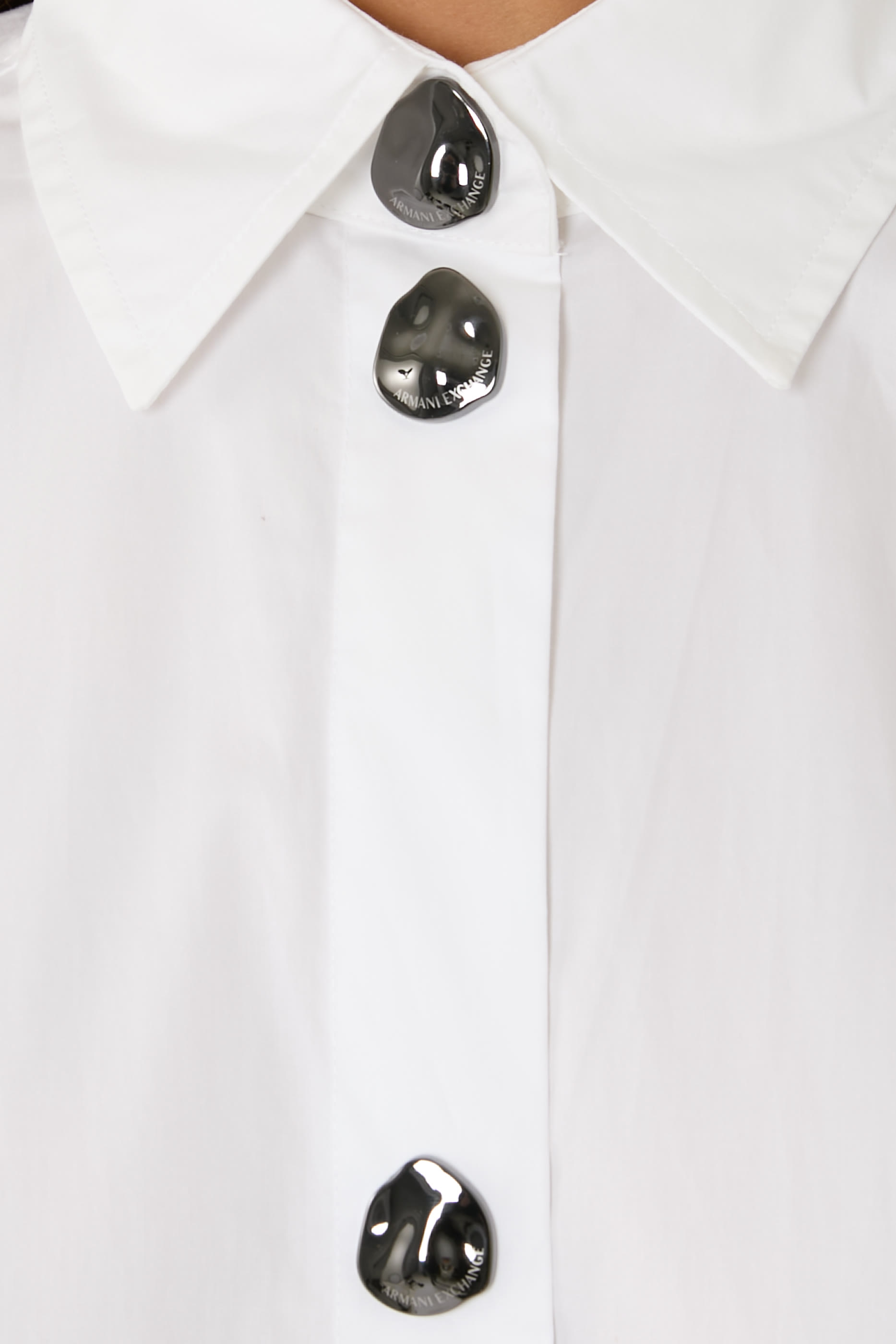 قميص بأكمام طويلة ضيقة