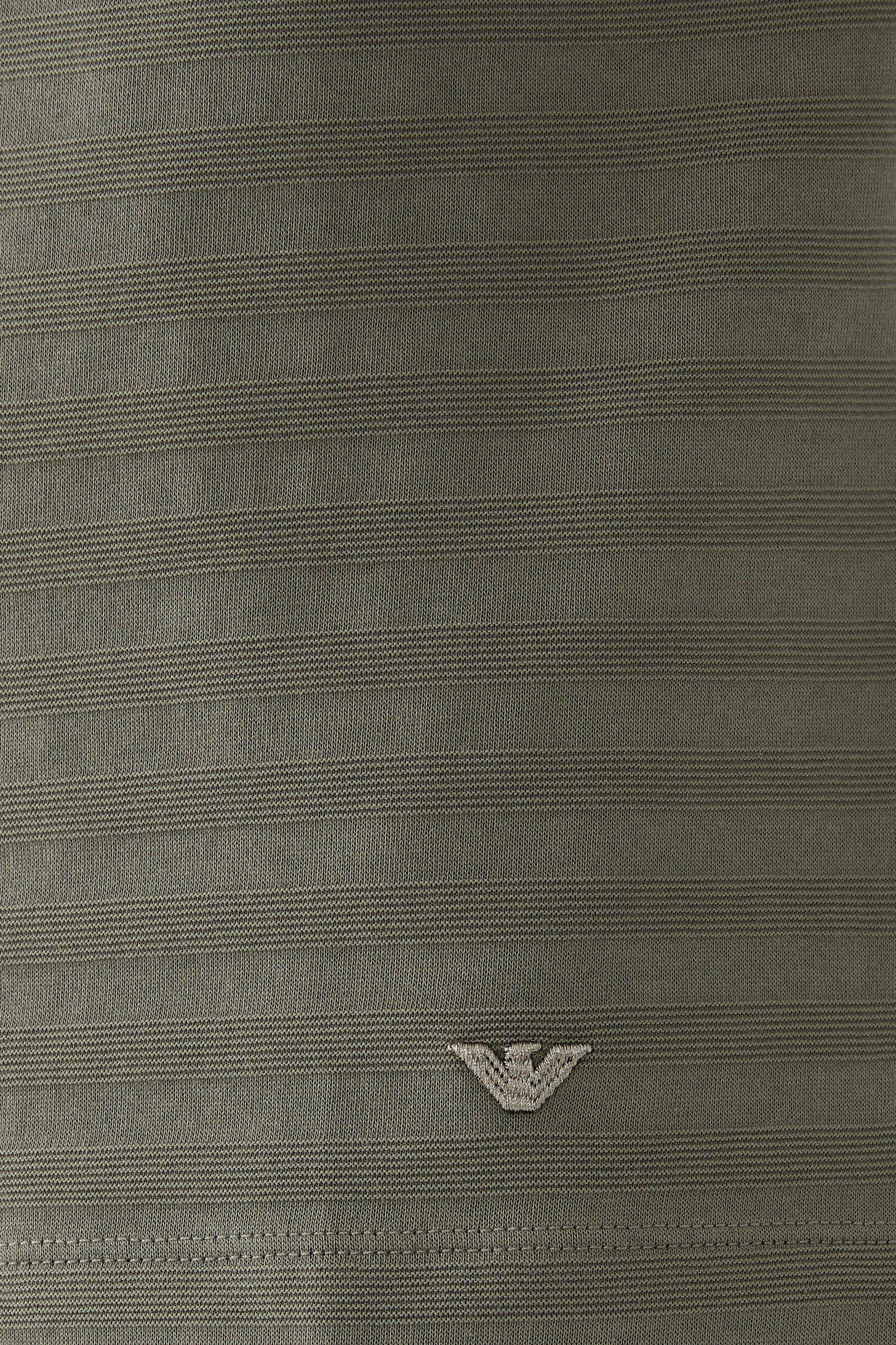 قميص بولو بخطوط أفقية