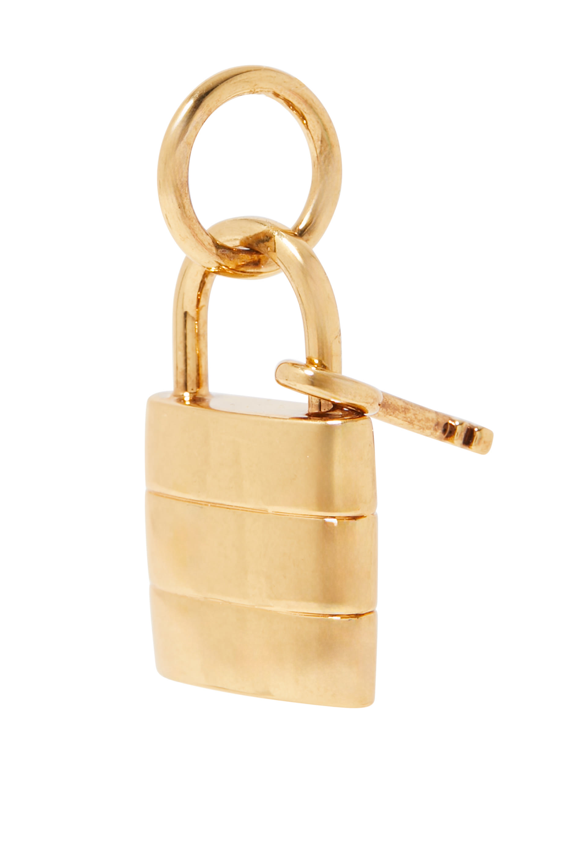 حلية ألفابت بتصميم قفل