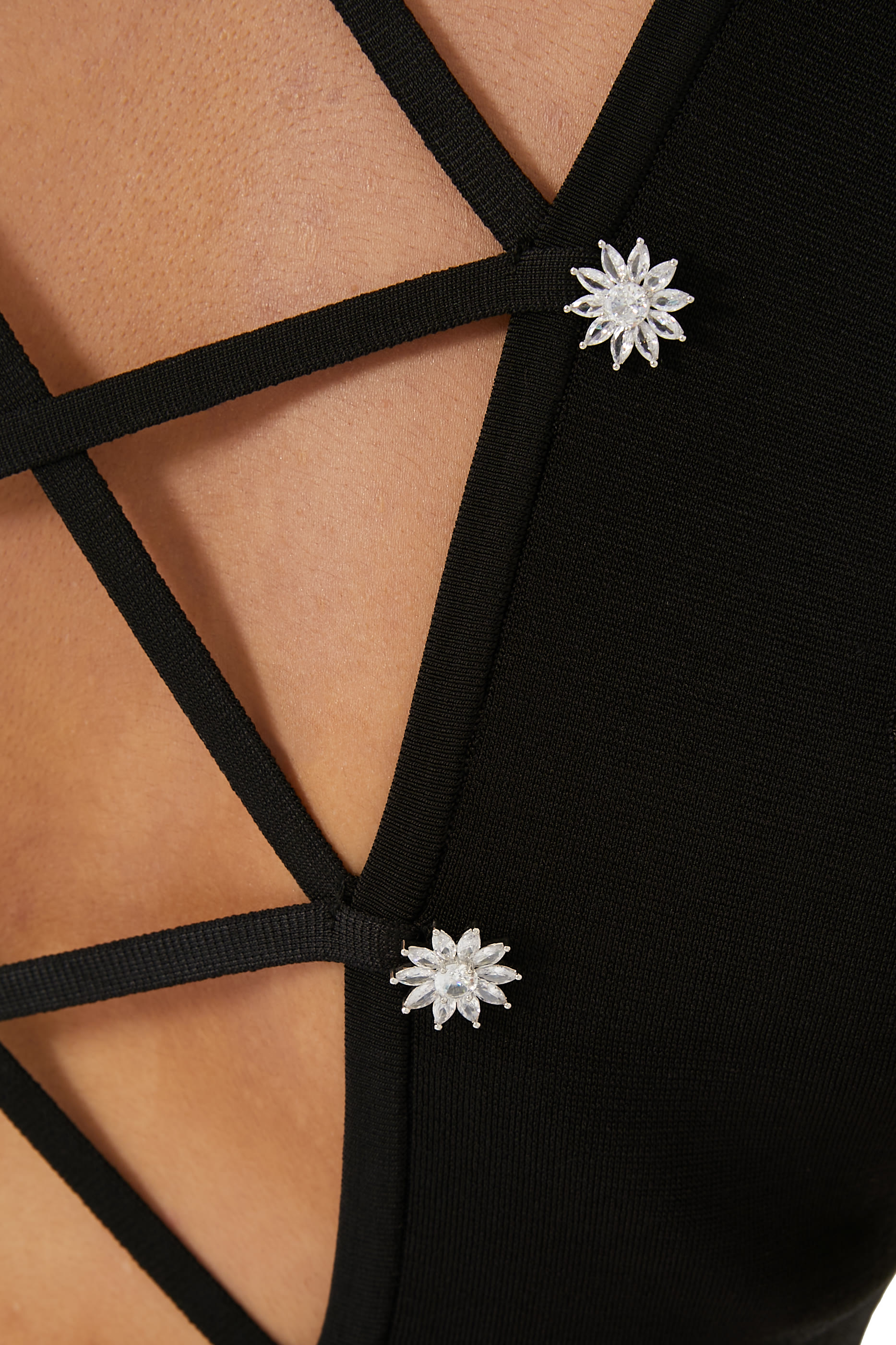 بلوزة ليو بدون أكمام بأربطة من الخلف