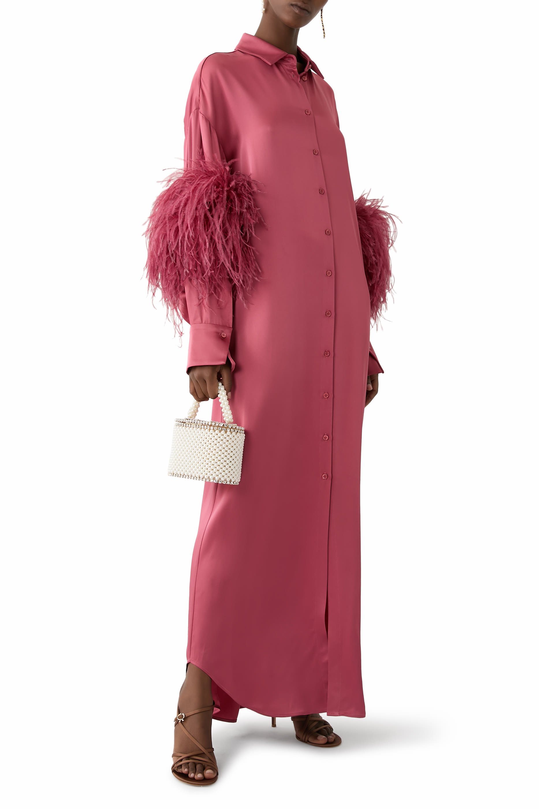 بلوزة بأزرار وريش ستان