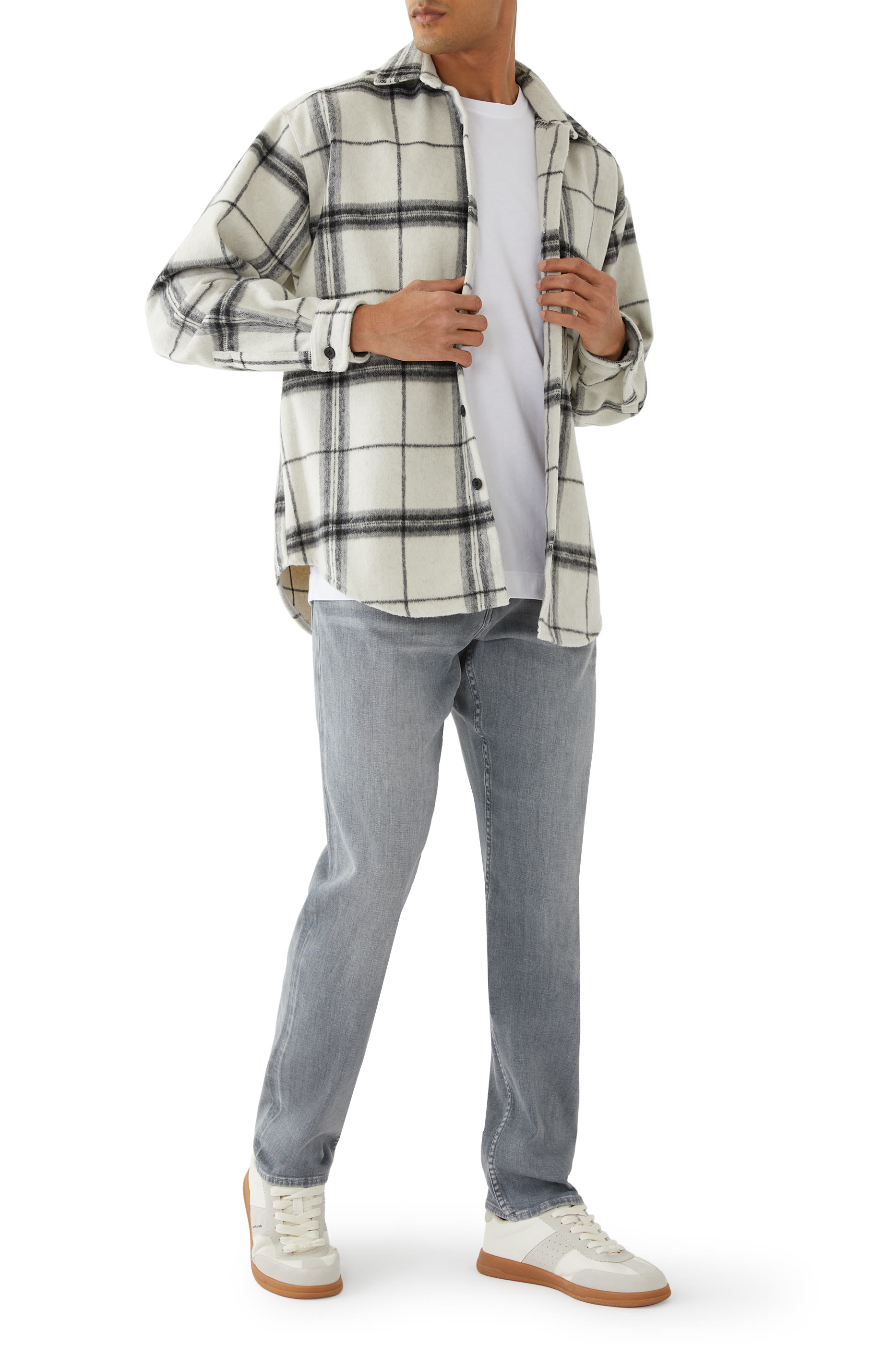 تيشيرت بأكمام قصيرة