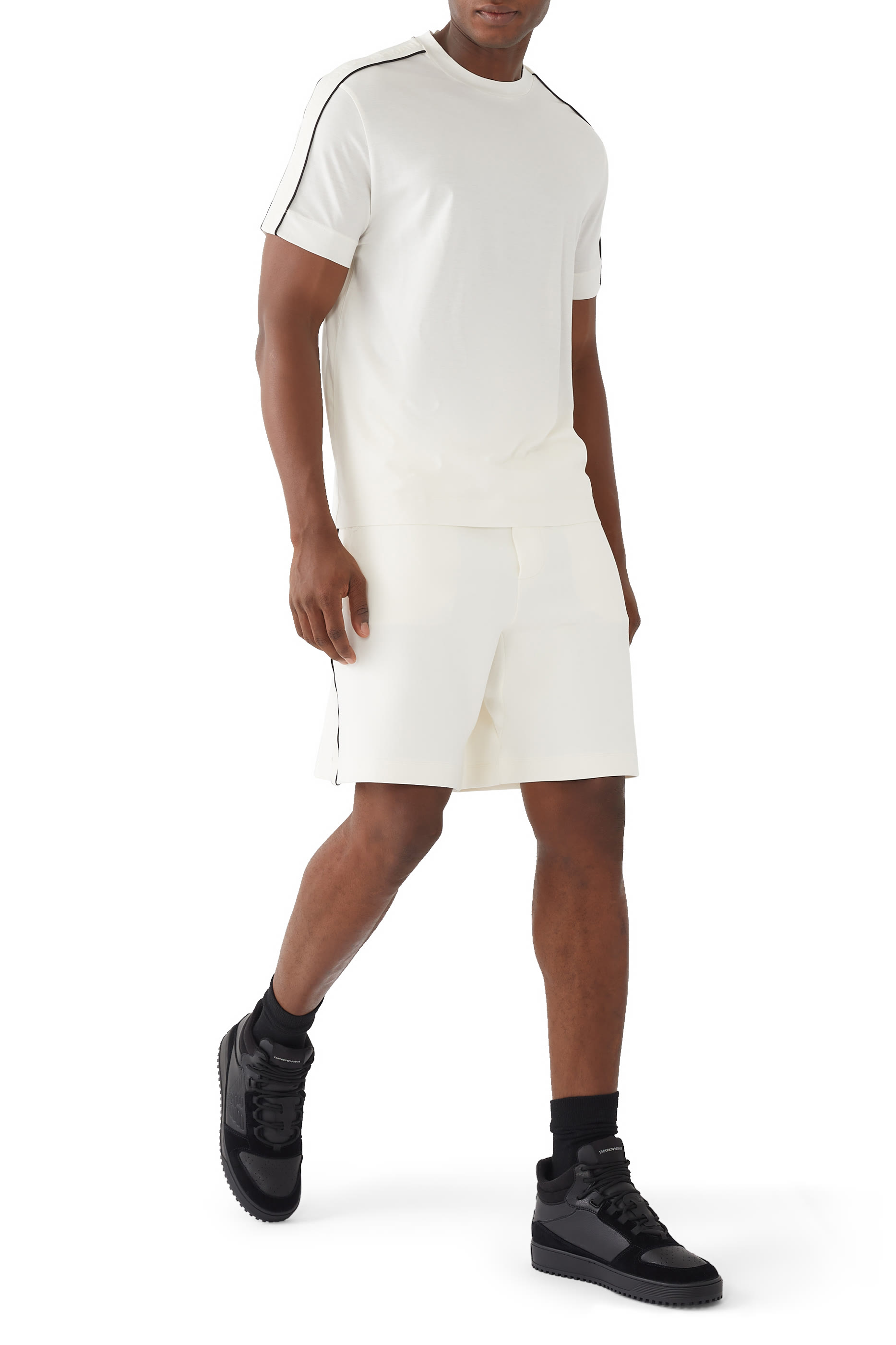 شورت رياضي بشريط شعار الماركة