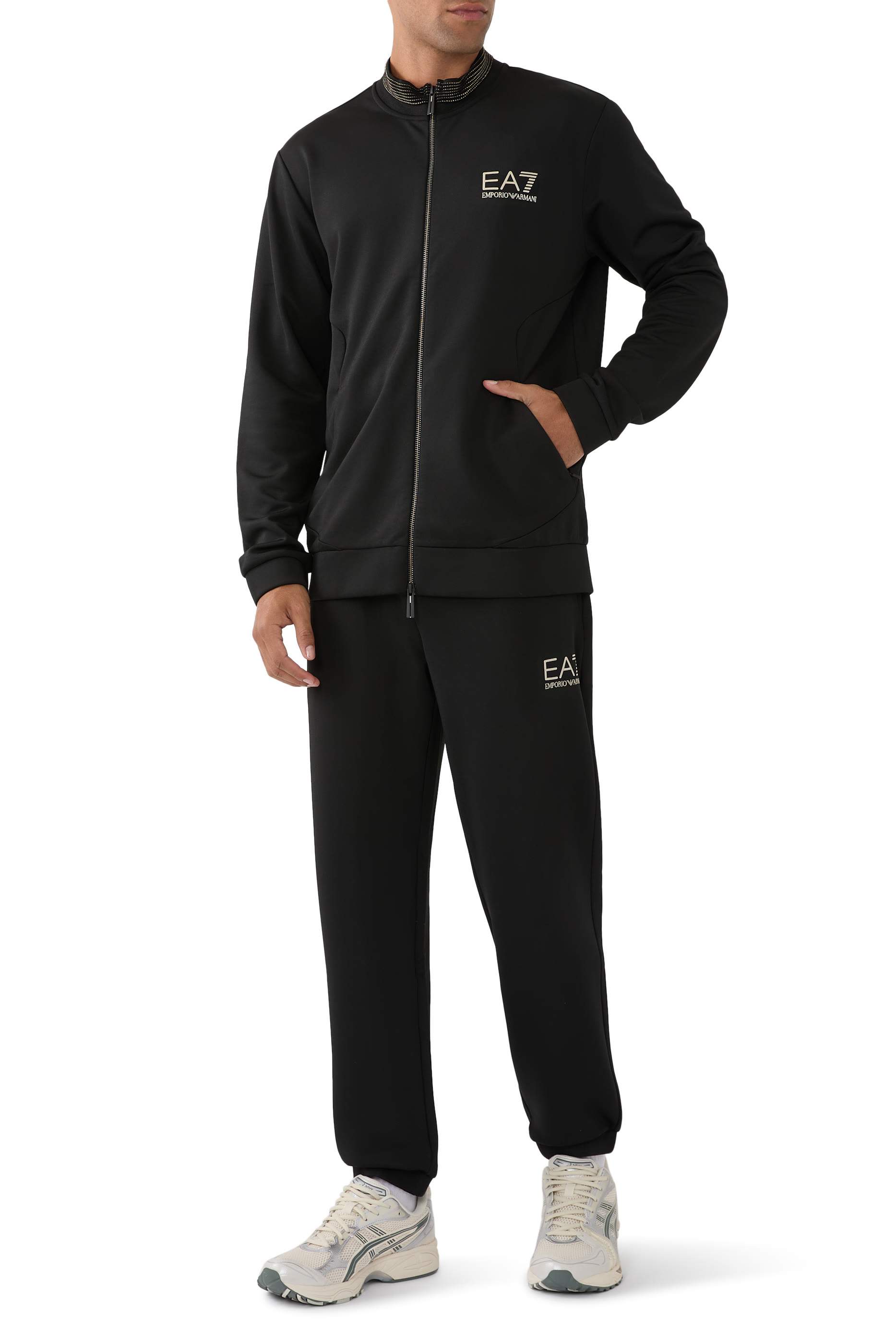 بنطال رياضي بشعار الماركة