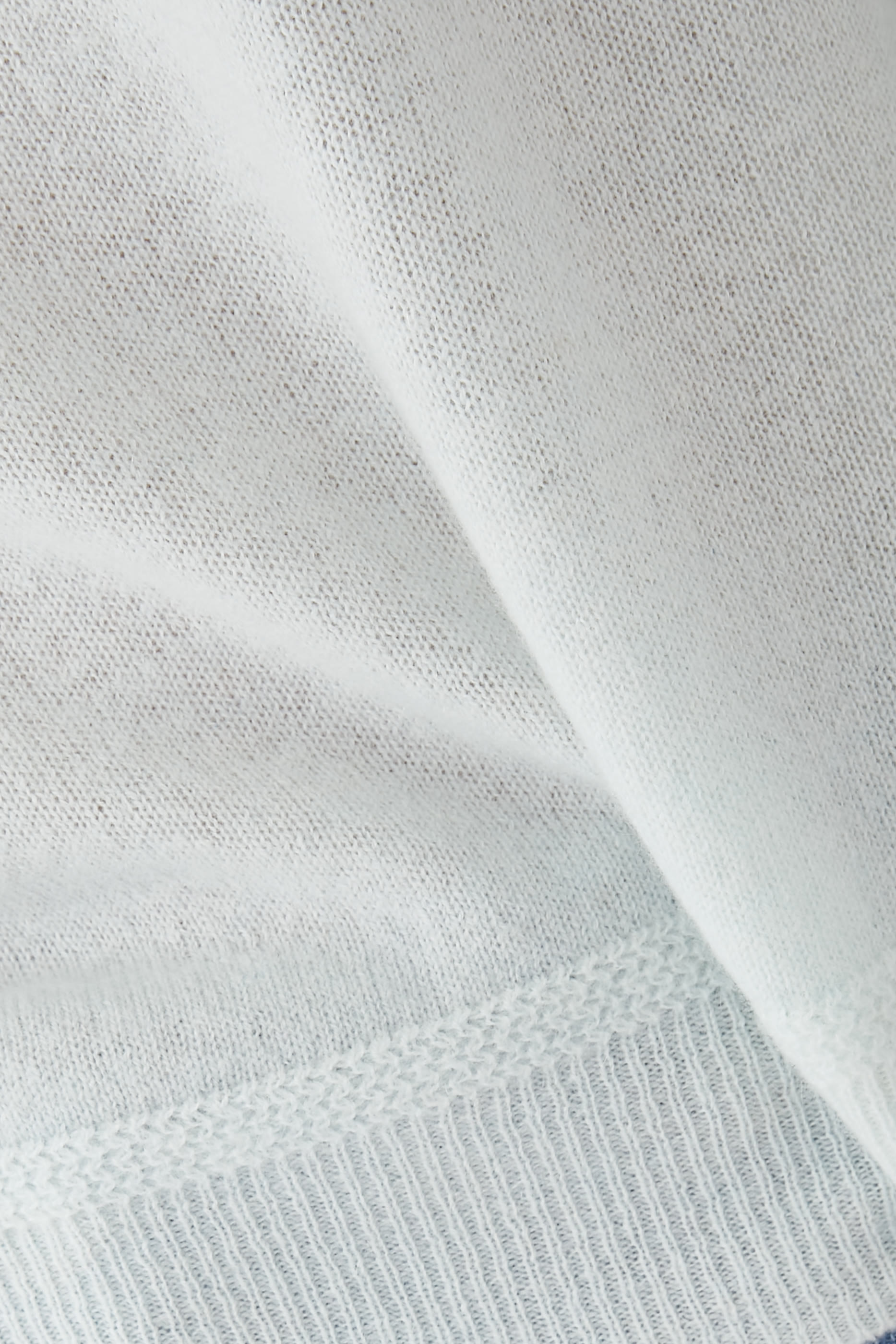 كنزة ماليبو بياقة ضيقة