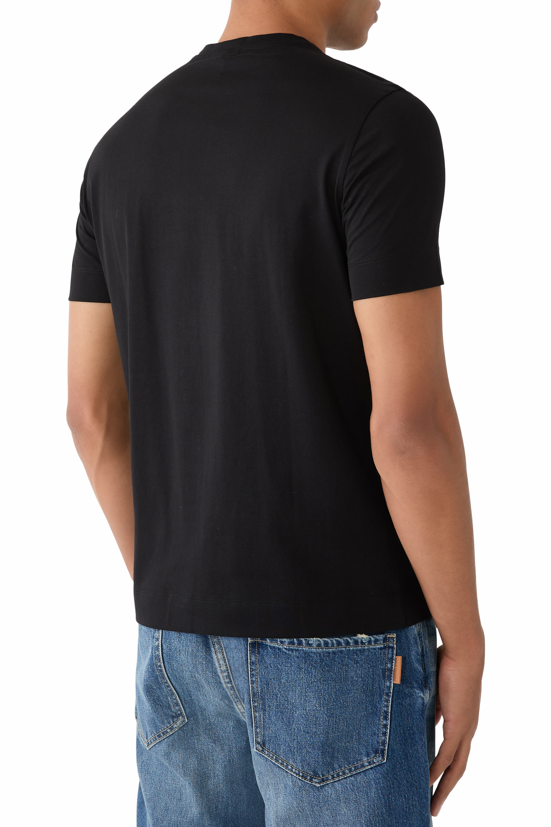 تيشيرت بطبعات شعار الماركة