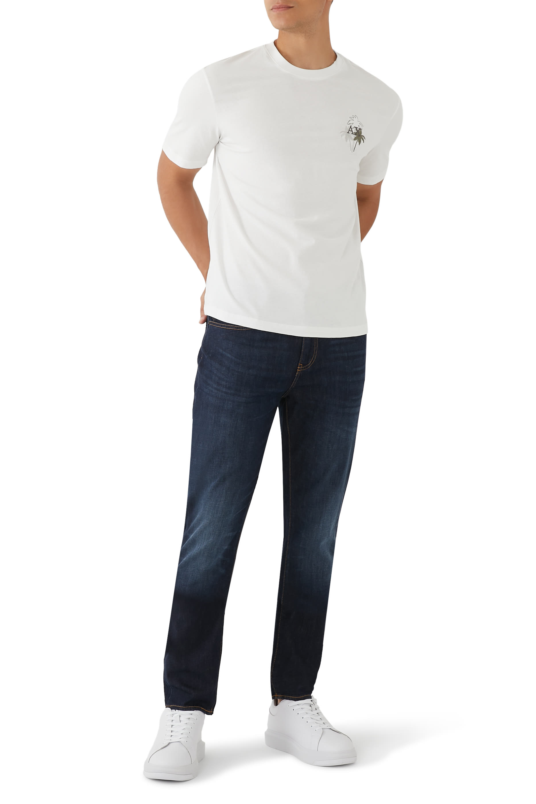 تيشيرت بطبعة شعار الماركة