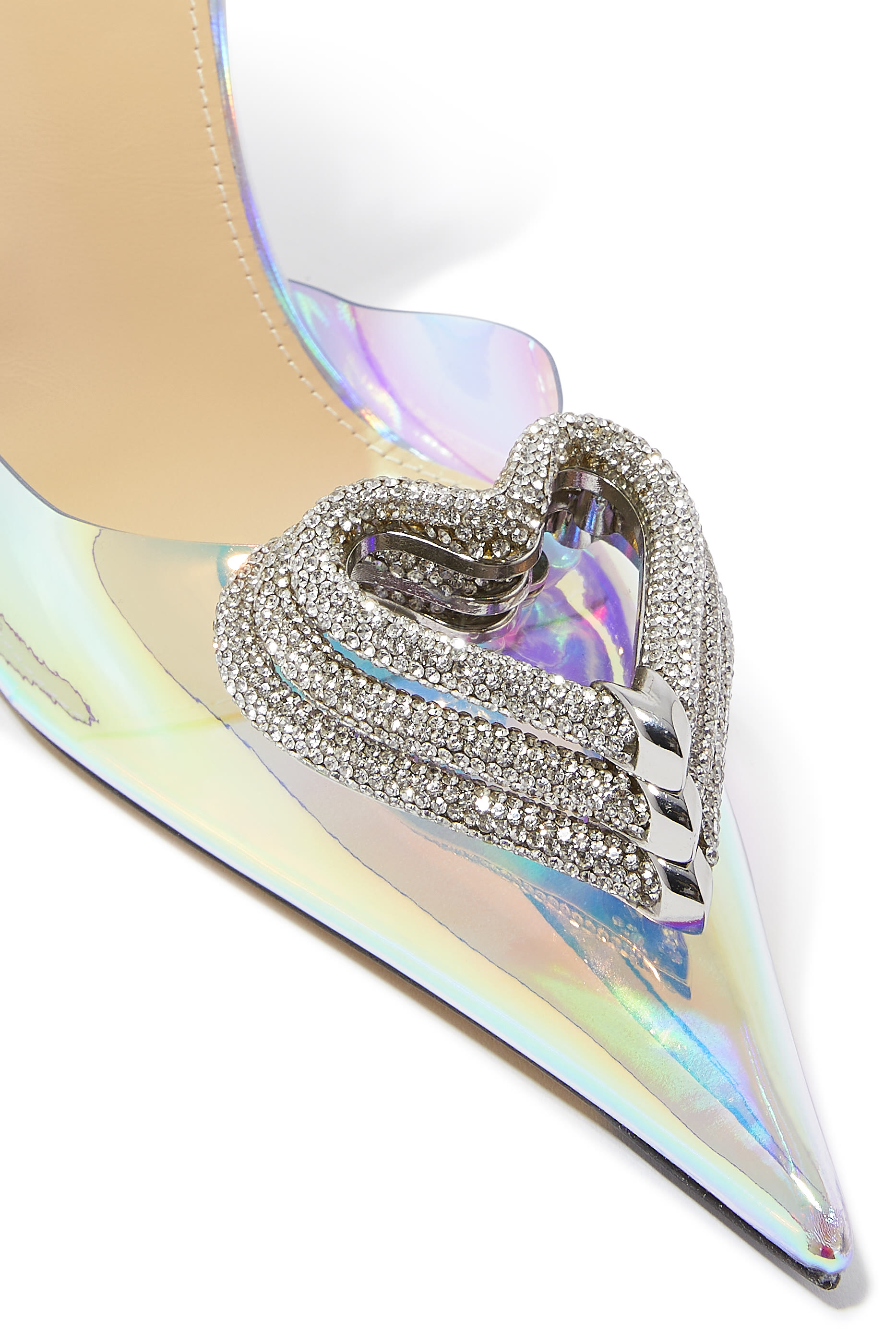 حذاء كلاسيكي بأجزاء شفافة بثلاث قلوب وسير خلفي