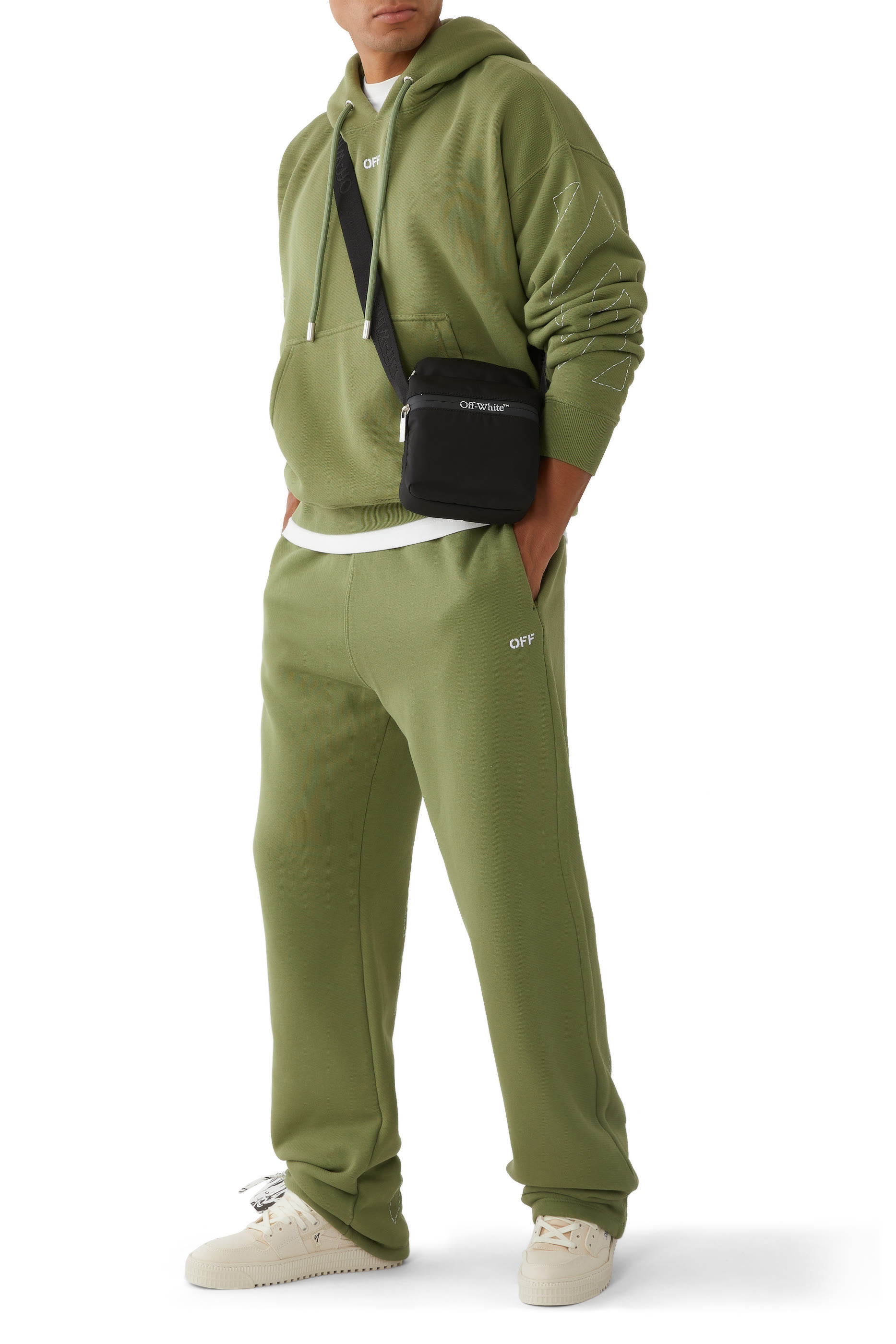 بنطال رياضي بشعار الماركة