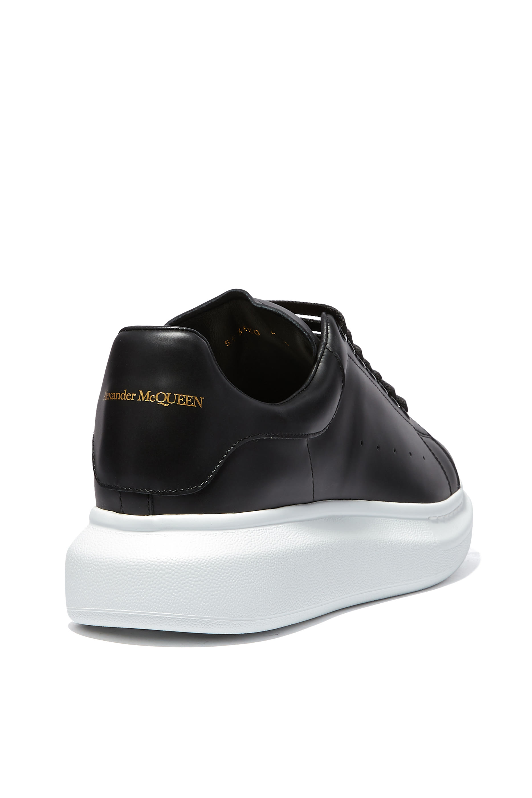 سنيكرز جلد بنعل سميك