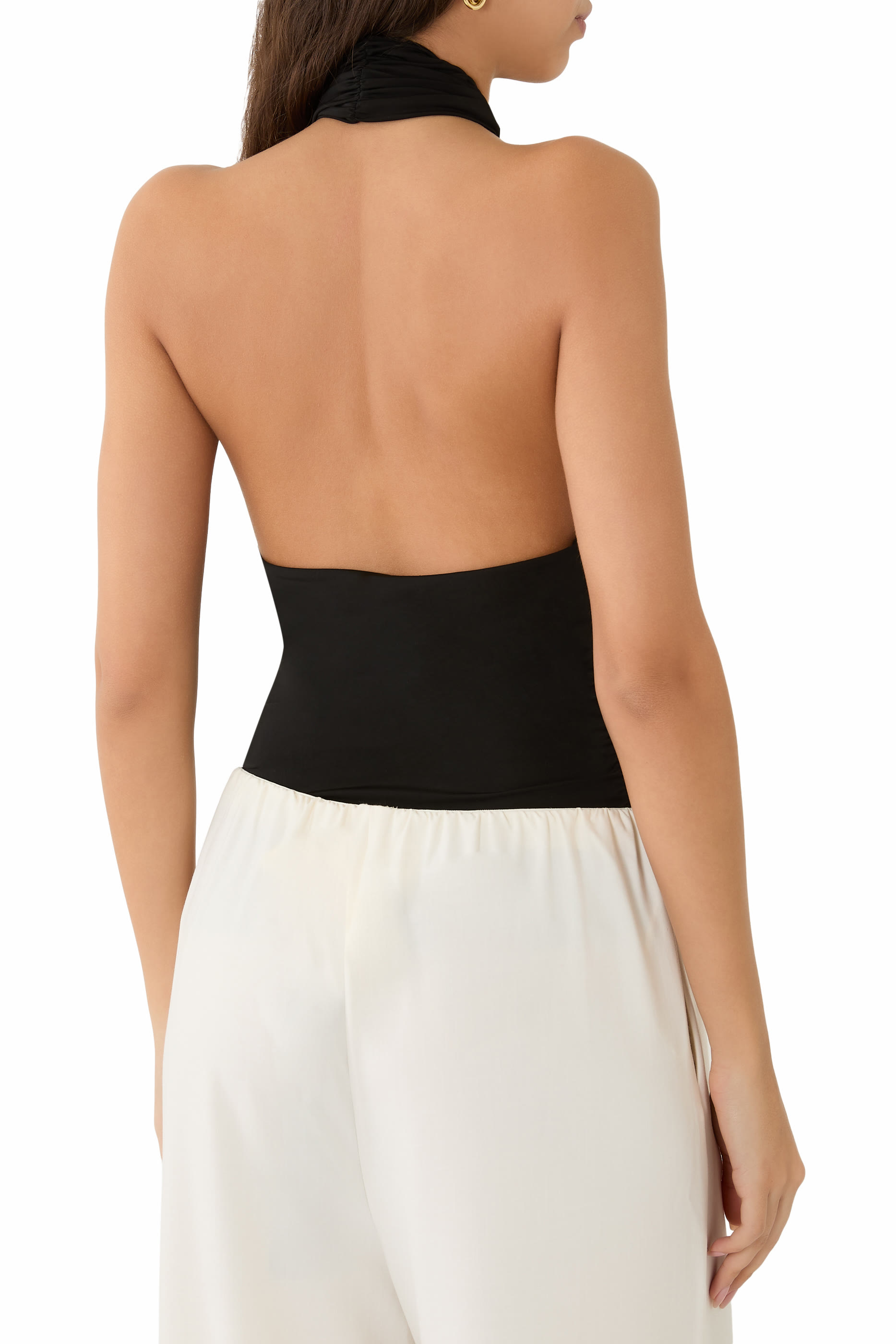 بودي سوت أتلي برباط حول الرقبة