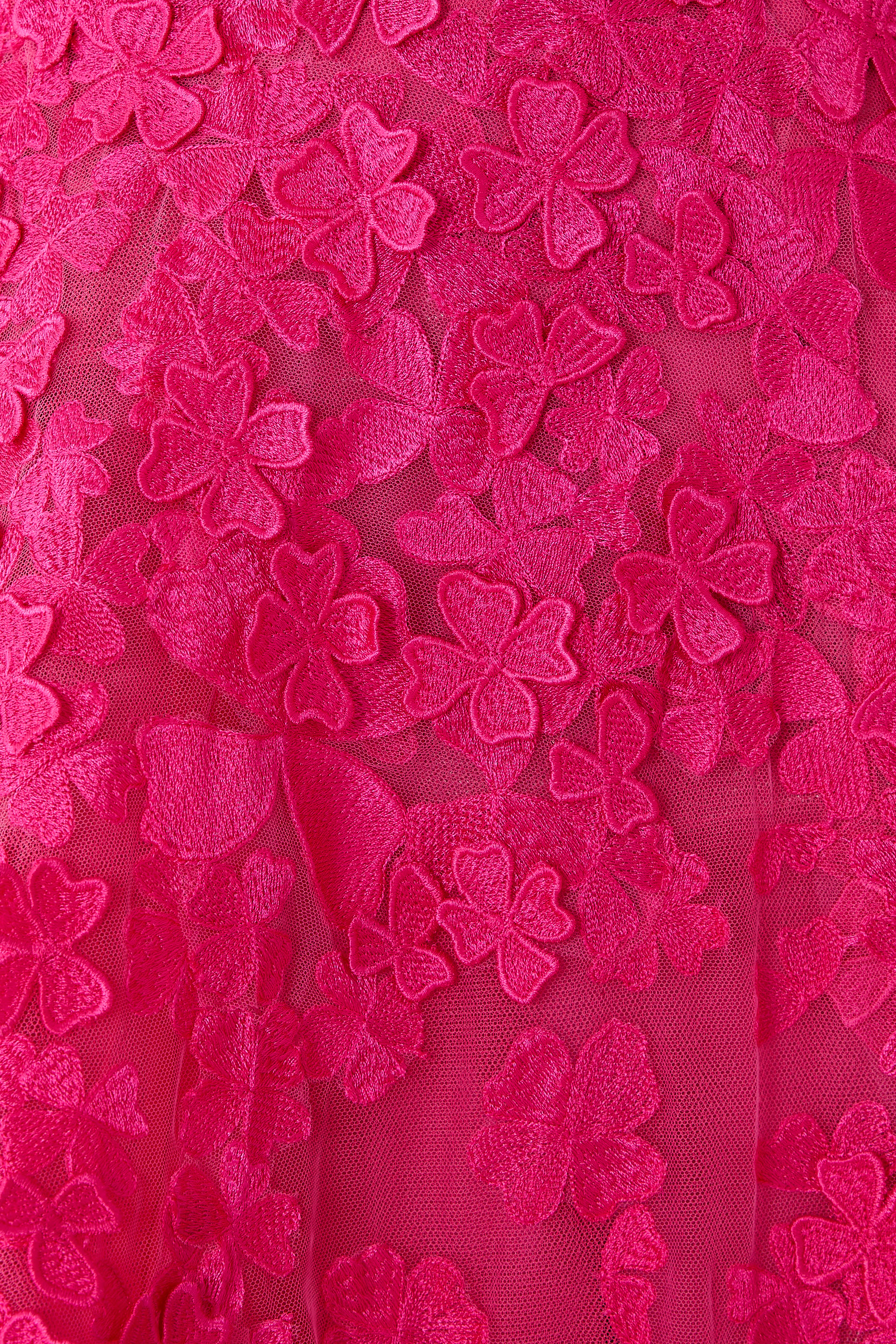 فستان متوسط الطول بياقة قلب دانتيل