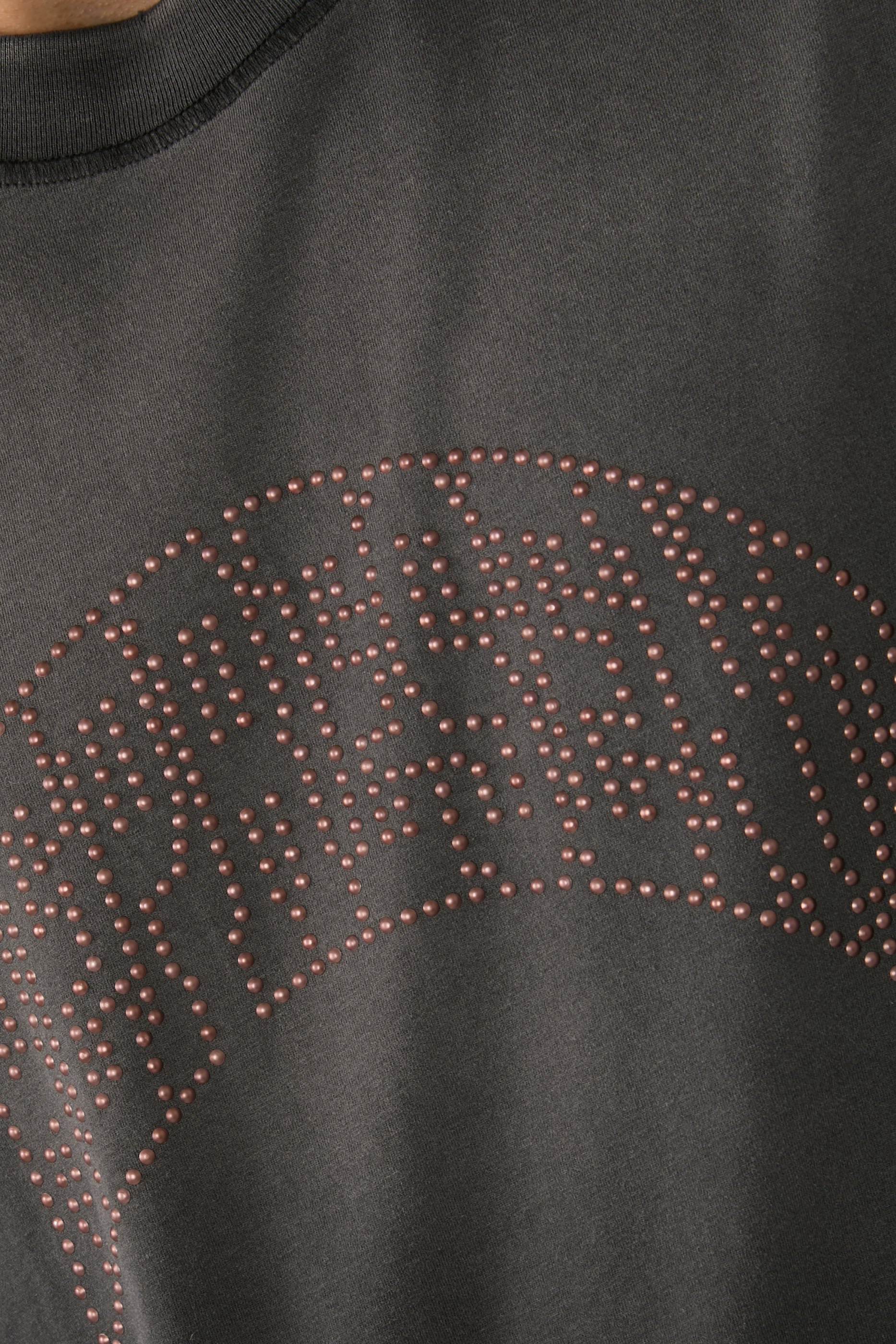 تيشيرت مطرز