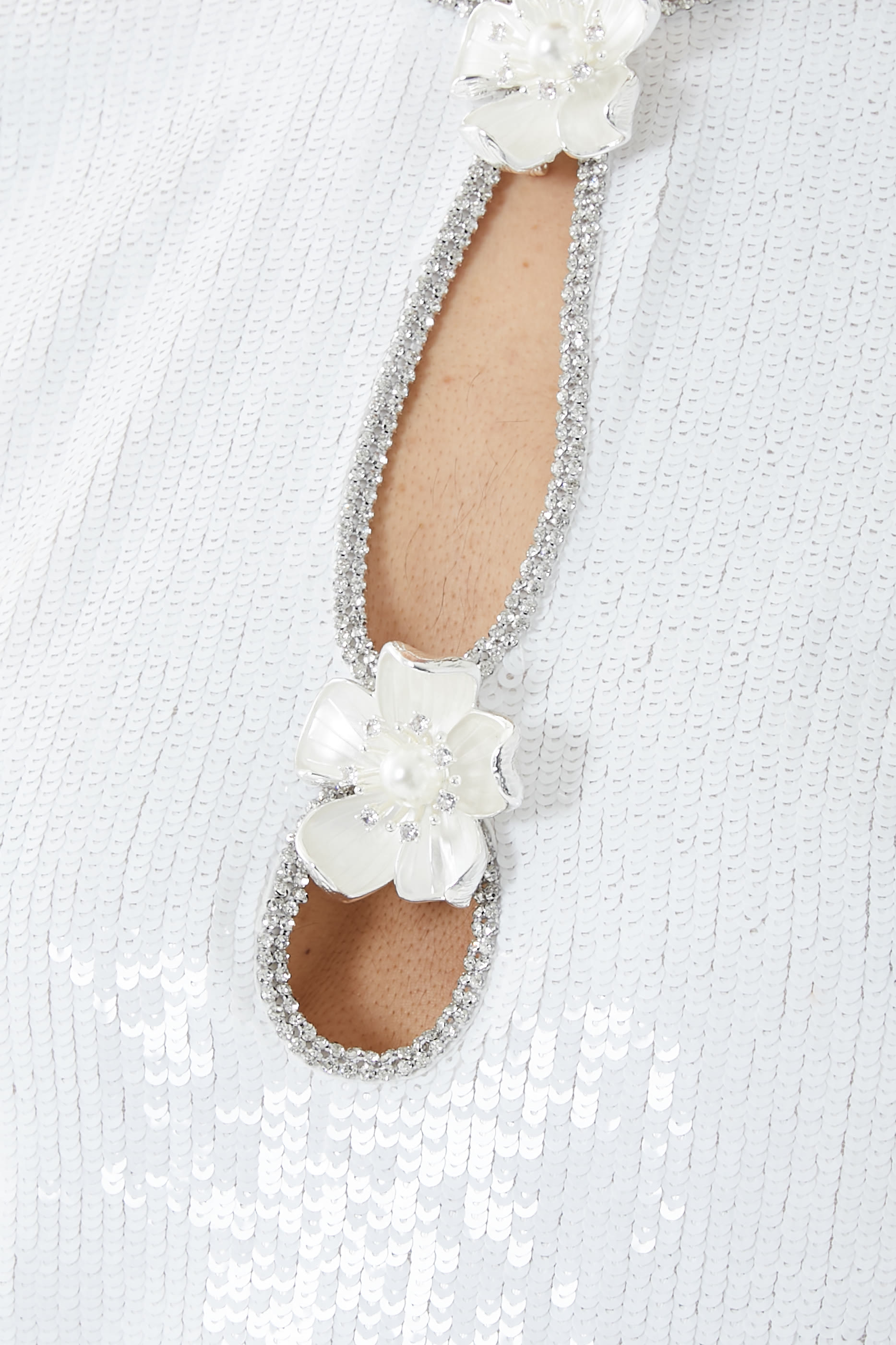 فستان قصير مطرز بالترتر