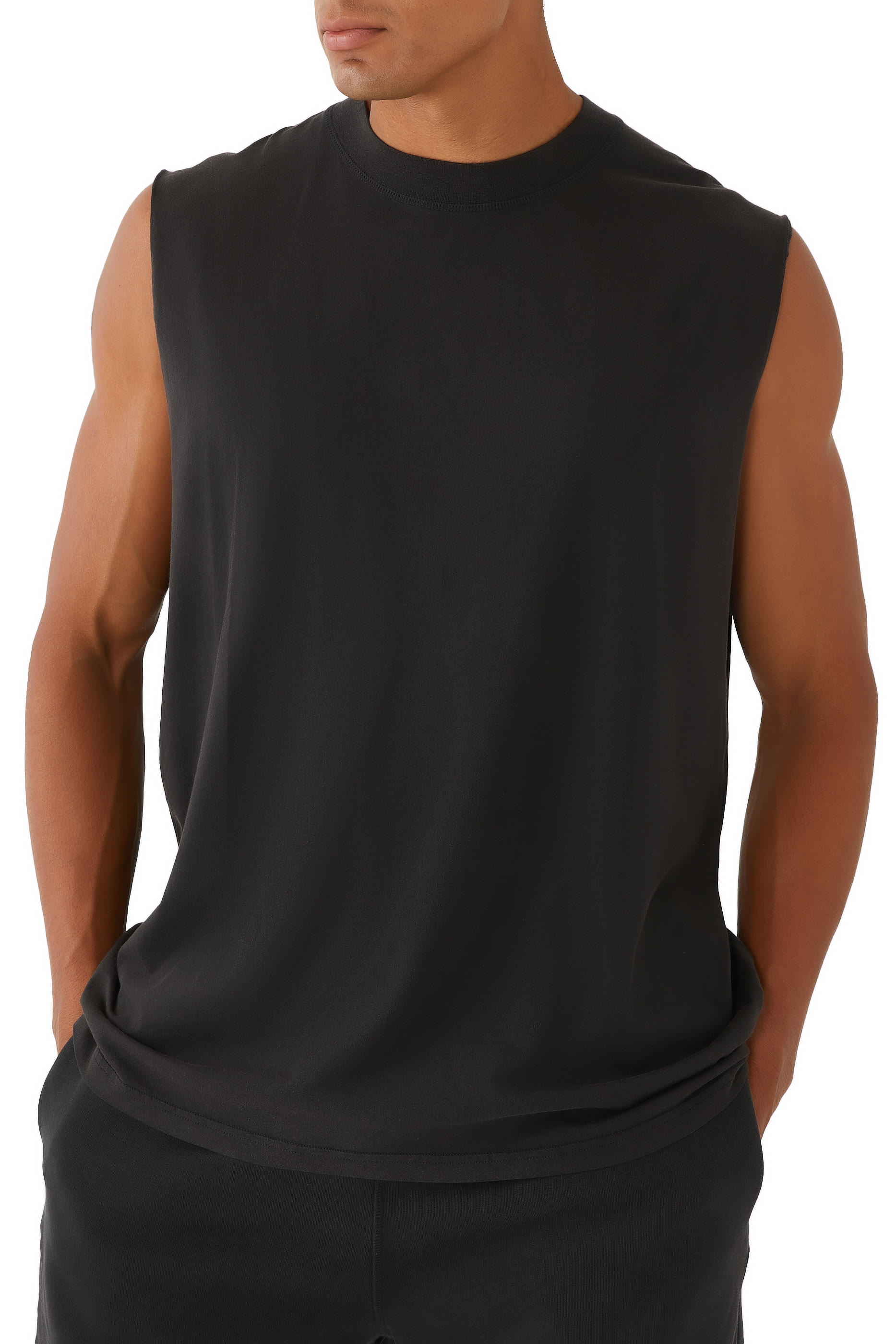 فيست تراكر بتفاصيل ممزقة