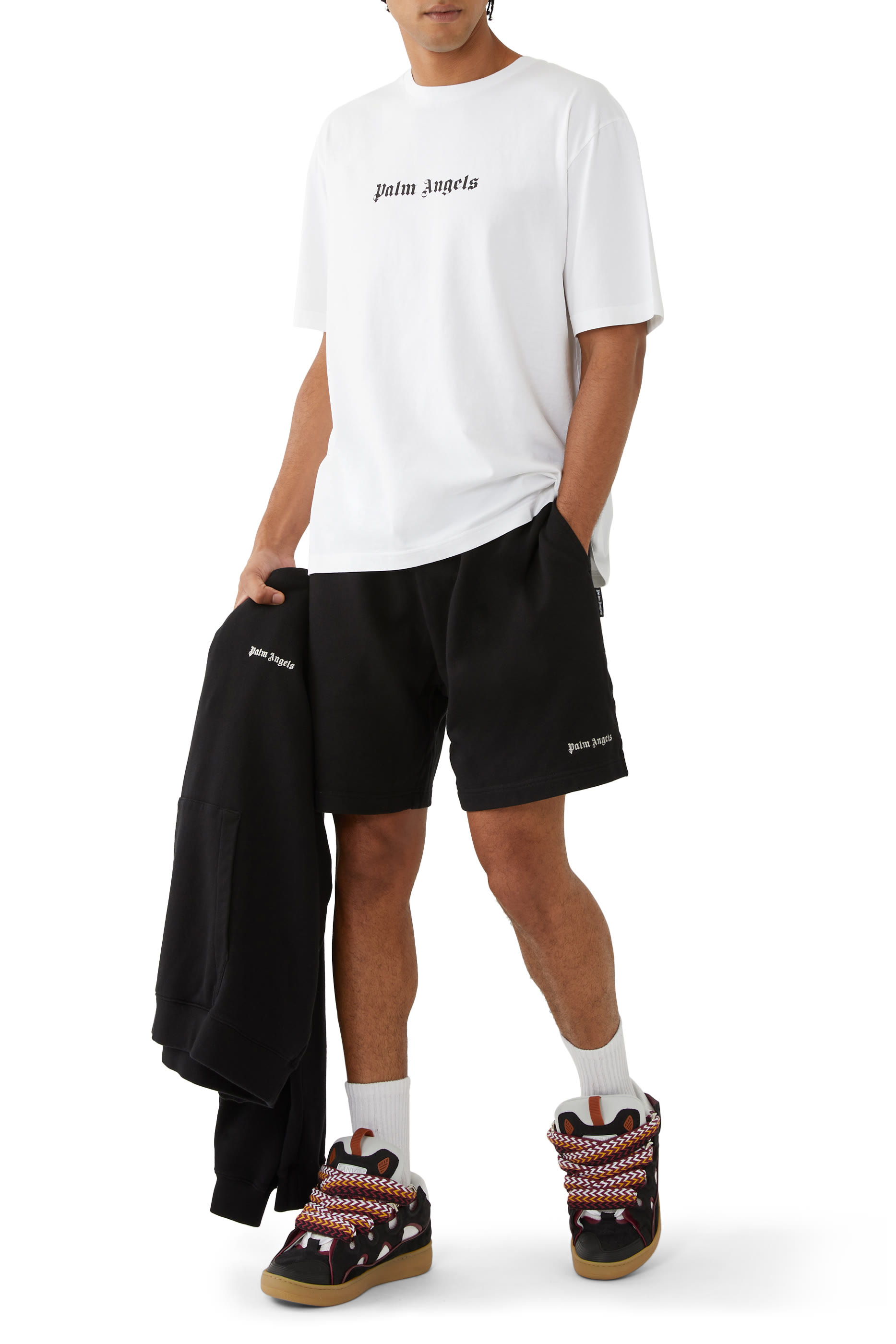 تيشيرت بقصة ضيقة كلاسيكية وشعار الماركة