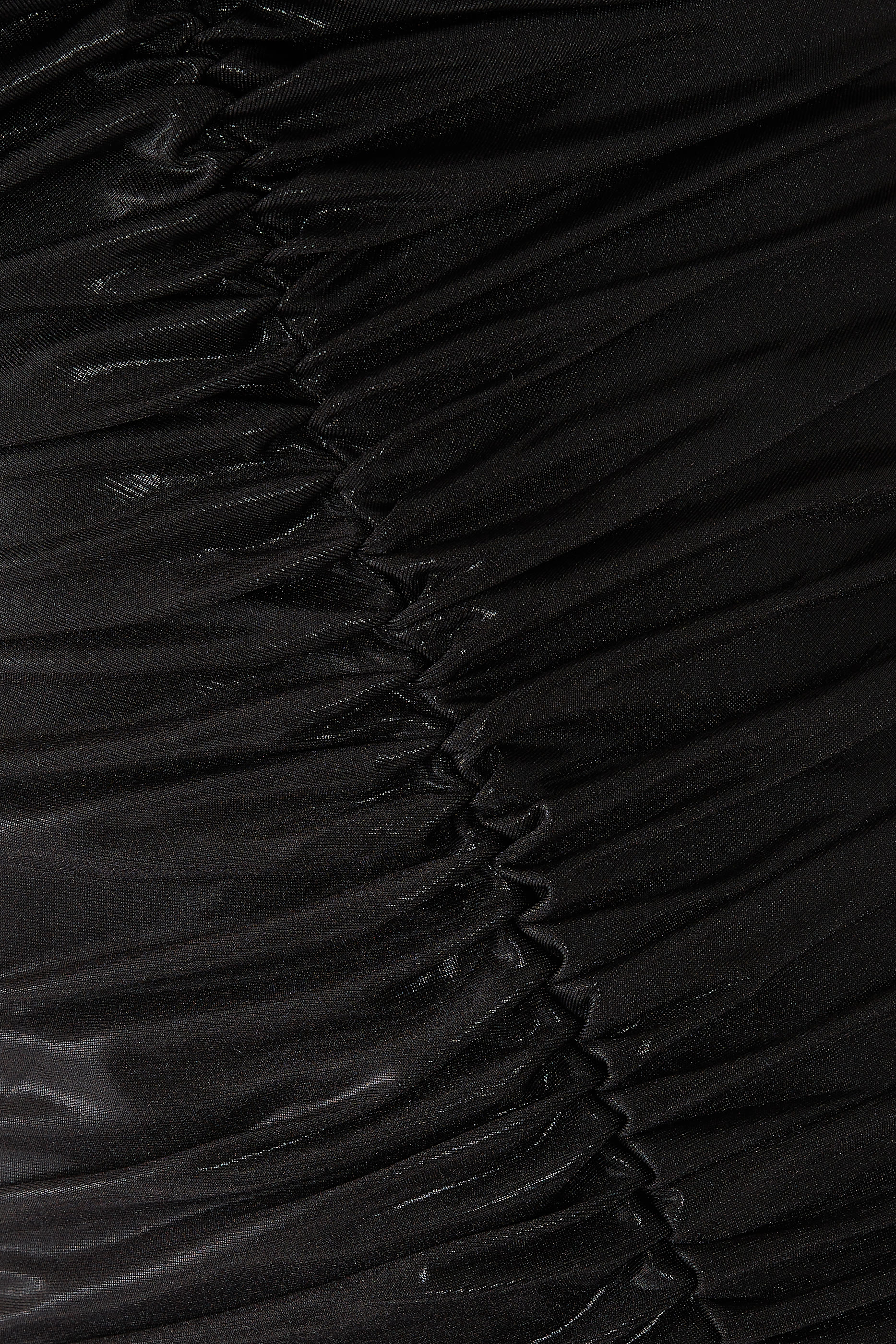 فستان بطول الركبة بلا حمالات بكشكش في الأمام